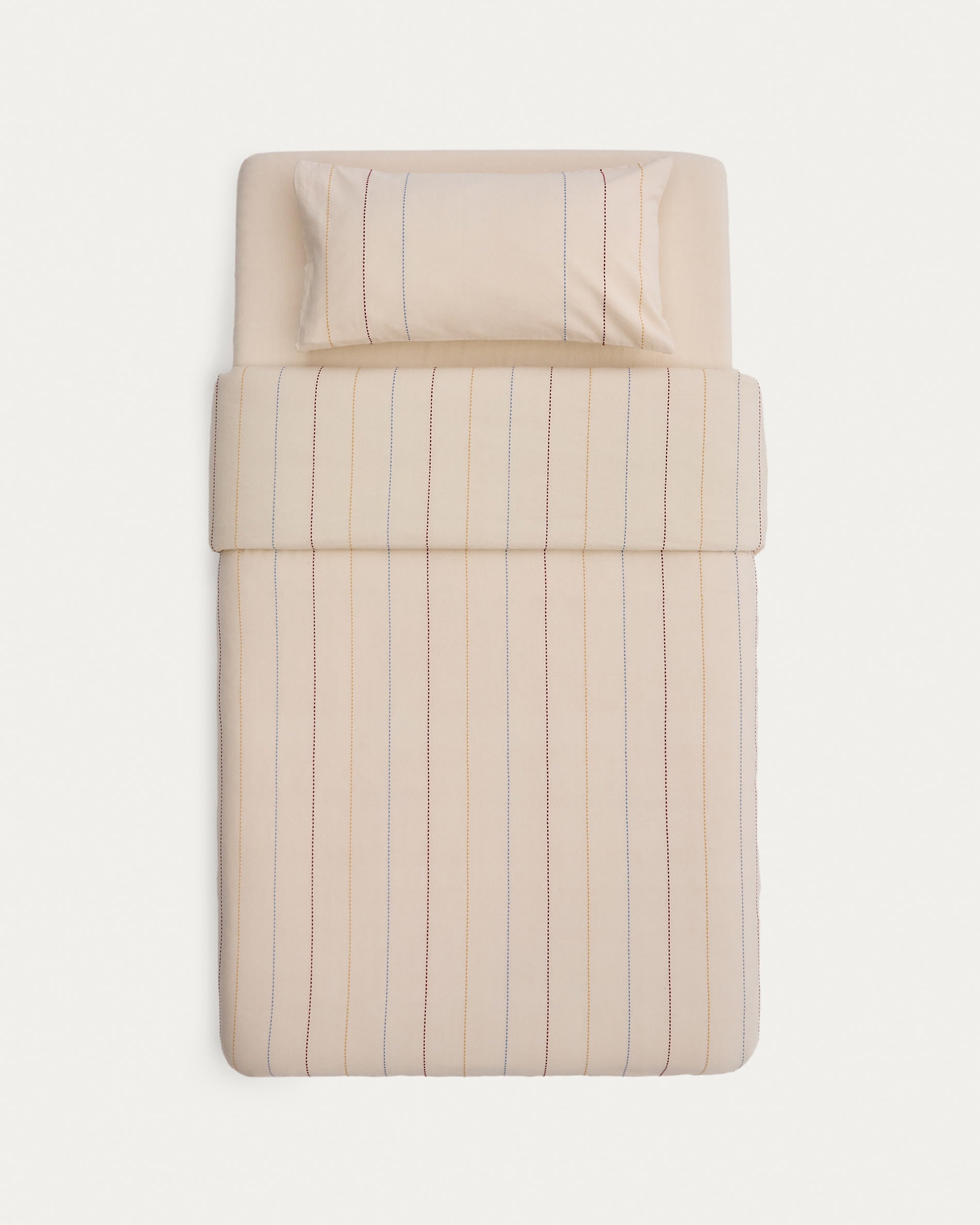 Set Indani Bezug für Decke, Kopfkissen, Spannbetttuch 100%Bio-Baumwolle gestreift Bett 70  in Weiss präsentiert im Onlineshop von KAQTU Design AG. Bettwäsche ist von Kave Home