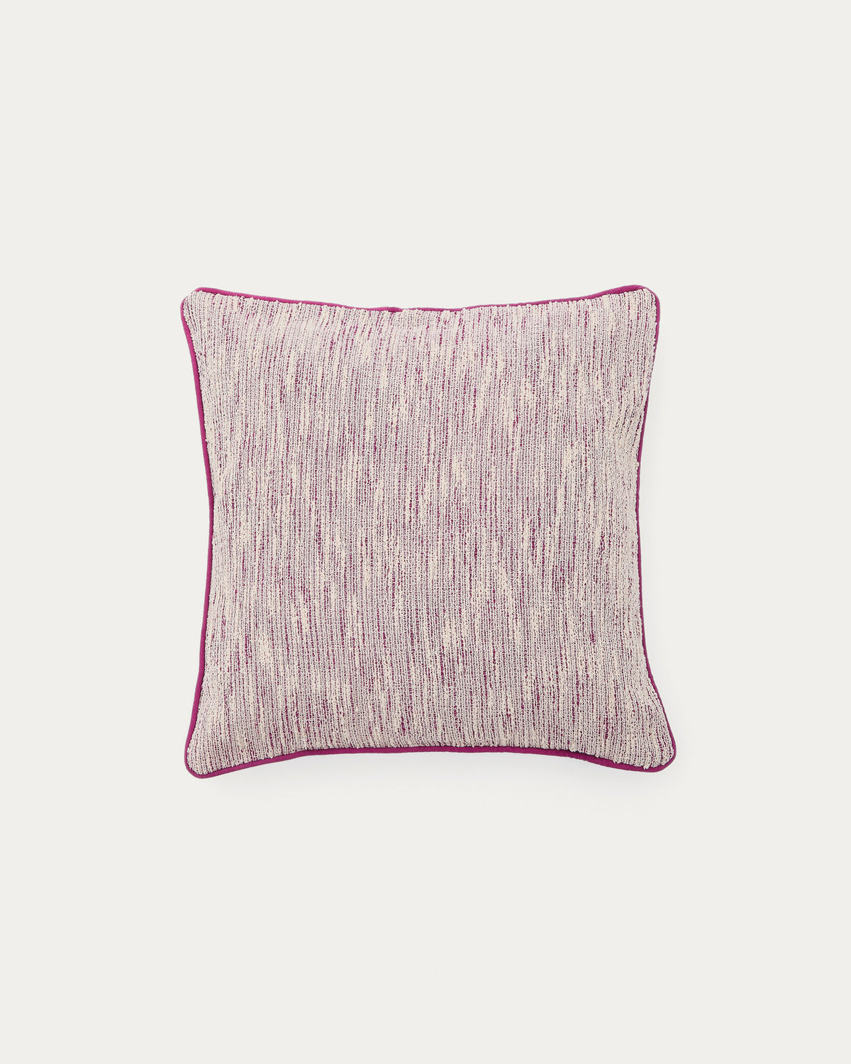 Kissenbezug Brisella Jacquard mit kontrastierender Biese rosa 45 x 45 cm in Rosa präsentiert im Onlineshop von KAQTU Design AG. Deko Kissenbezug ist von Kave Home