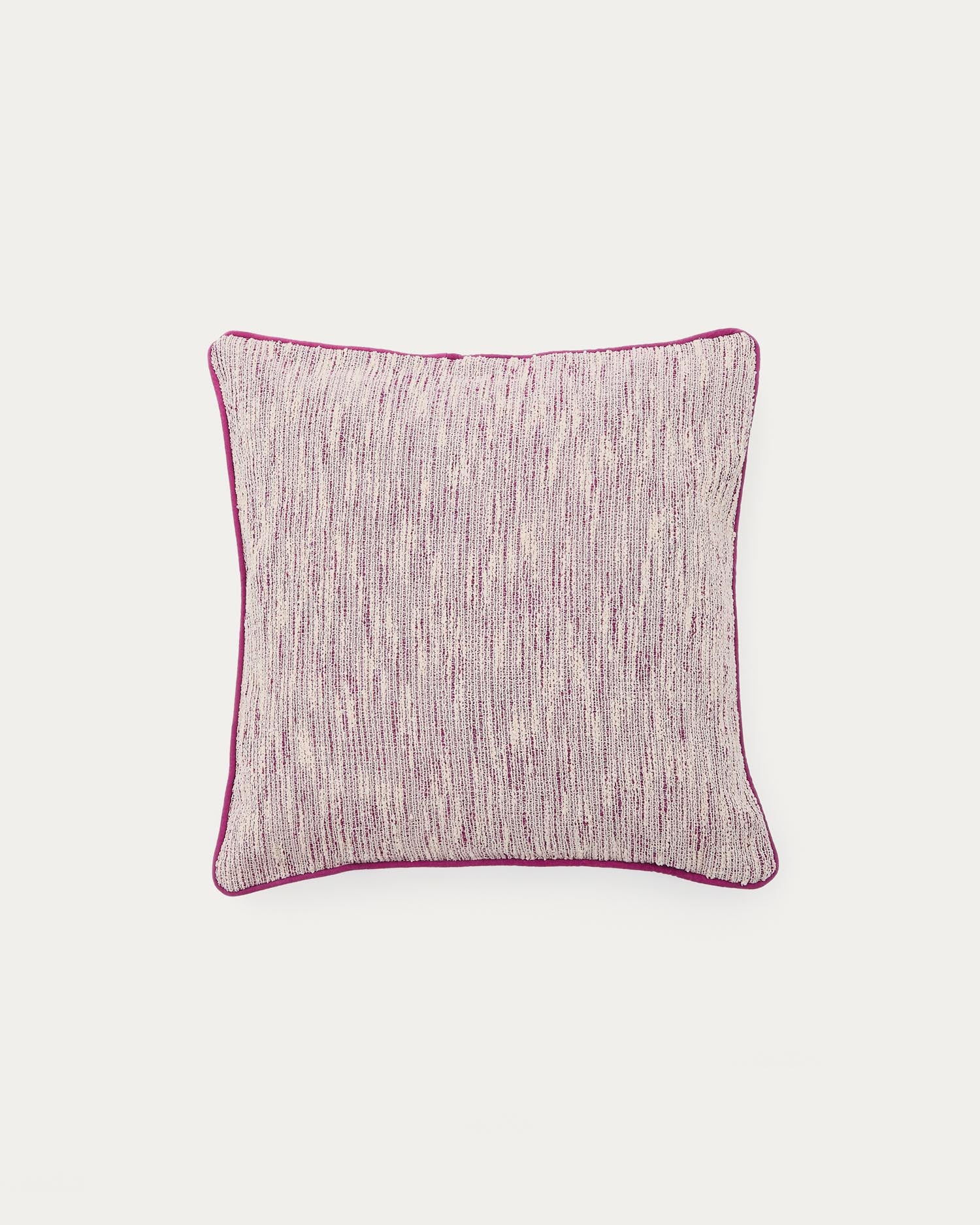 Kissenbezug Brisella Jacquard mit kontrastierender Biese rosa 45 x 45 cm in Rosa präsentiert im Onlineshop von KAQTU Design AG. Deko Kissenbezug ist von Kave Home