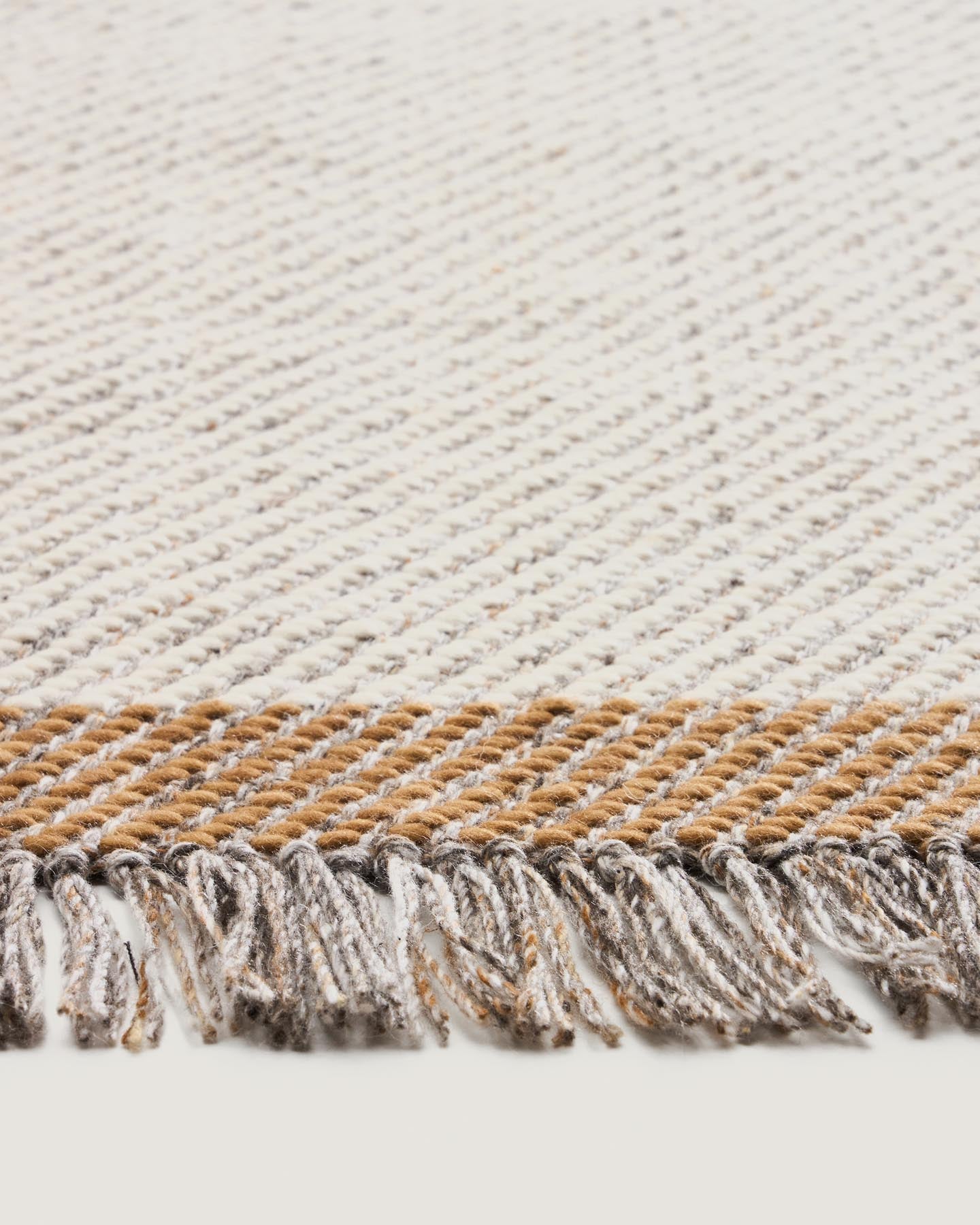 Wollteppich Brina mit Jacquard-Fischgrätmuster, beige, 300 x 200 cm in Beige präsentiert im Onlineshop von KAQTU Design AG. Teppich ist von Kave Home