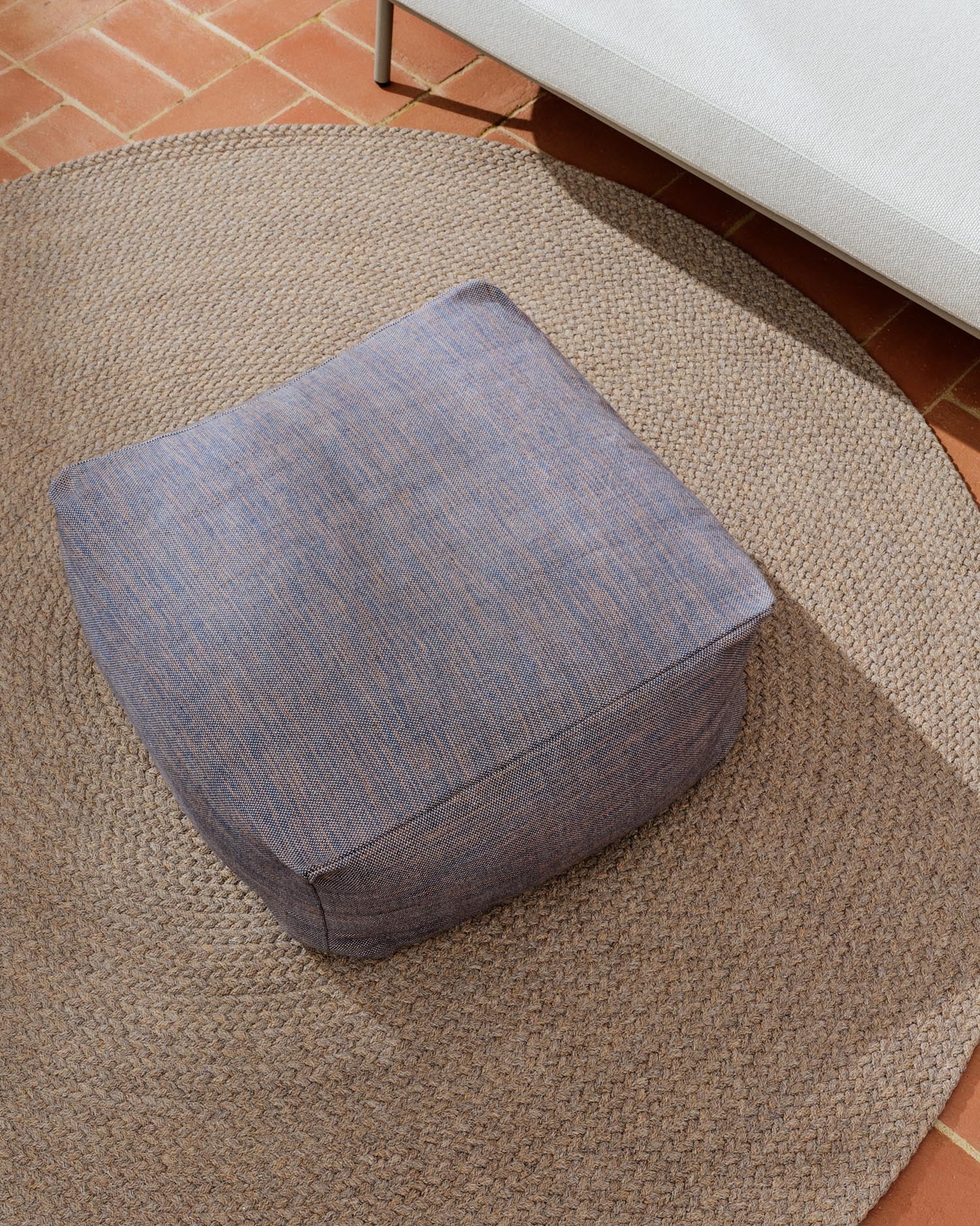 Pouf Vedell 100 % PET dunkelblau 60 x 60 x 30 cm   in Dunkelblau präsentiert im Onlineshop von KAQTU Design AG. Pouf ist von Kave Home