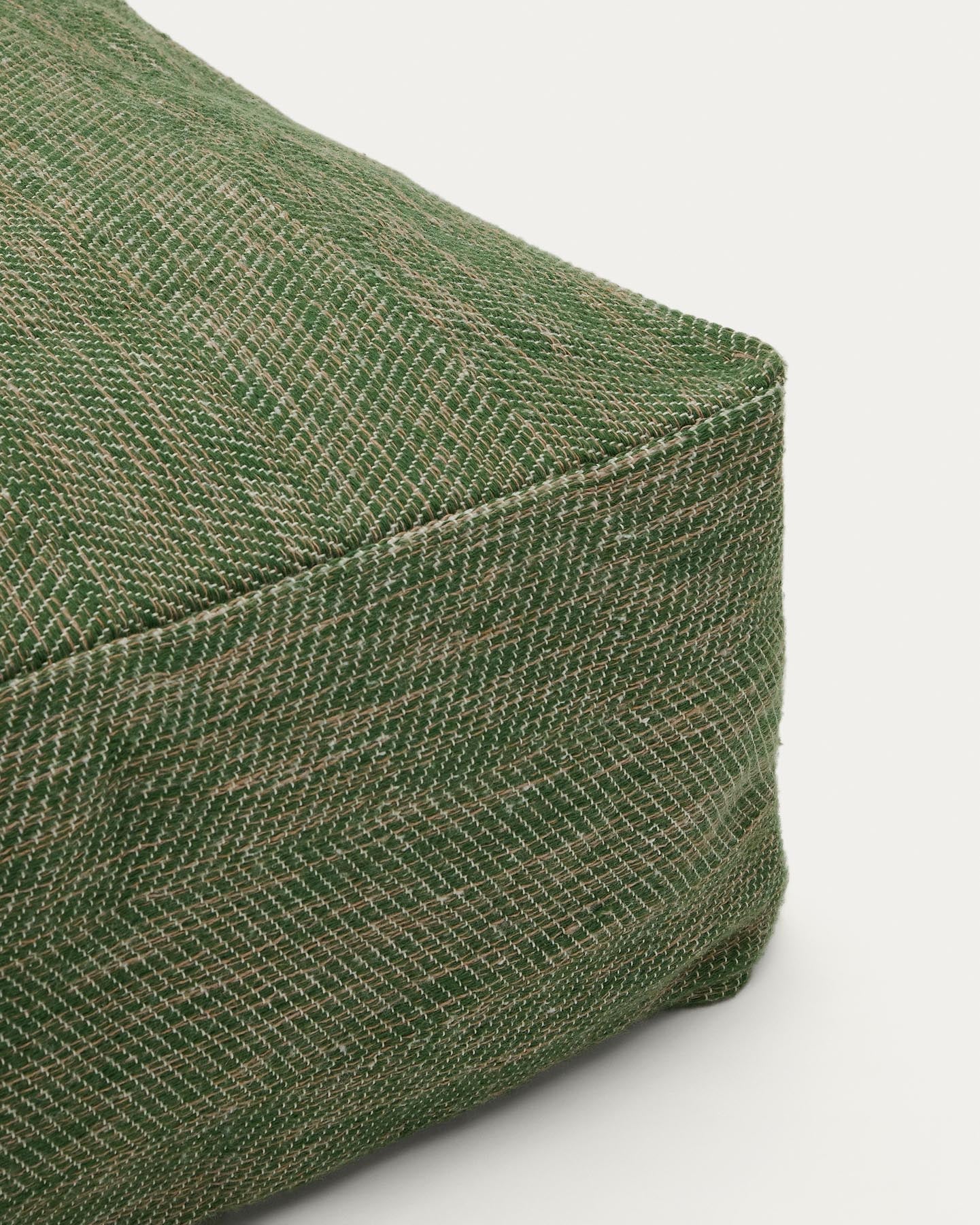 Pouf Vedell 100 % PET grün 60 x 60 x 30 cm in Grün präsentiert im Onlineshop von KAQTU Design AG. Pouf ist von Kave Home