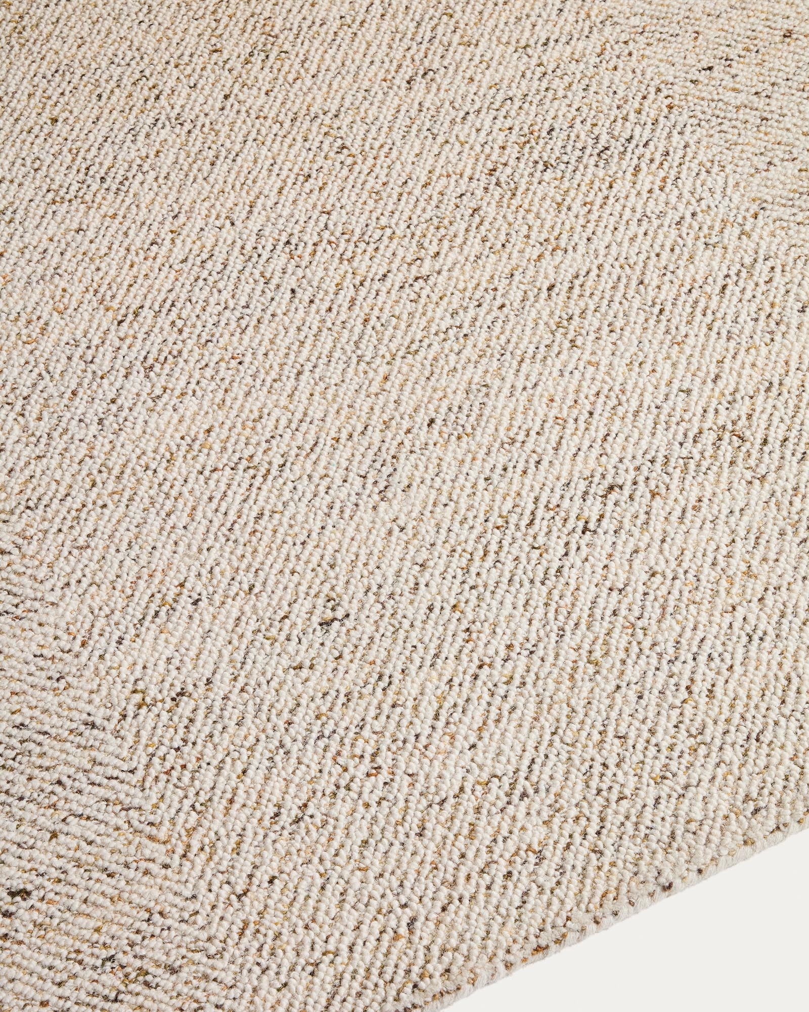 Hochwertiger Teppich Lenuo in Écru, aus Wolle und Baumwolle, mit ansprechendem Jacquarddesign, perfekt für stilvolle Räume.
