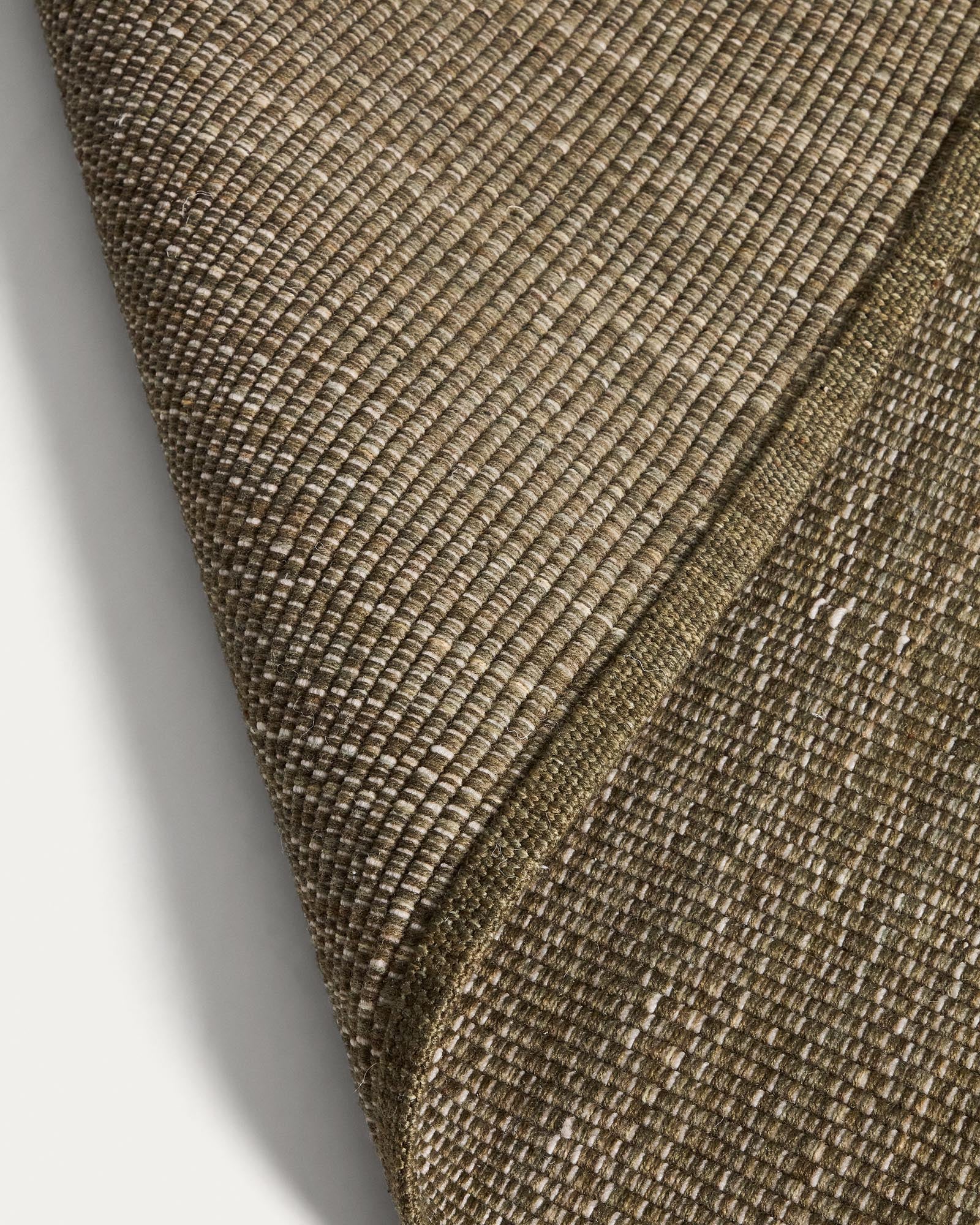Eleganter Teppich Tirla in lebhaftem Grün, aus 100 % recyceltem PET, perfekt für moderne Innenräume, Größe 200 x 300 cm.