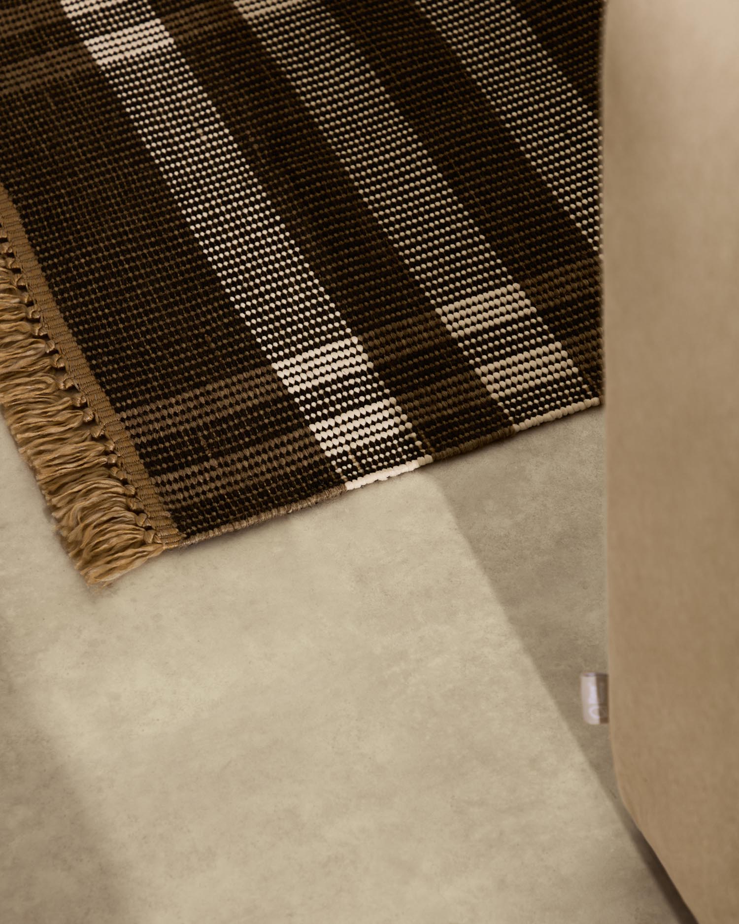 Teppich Barani aus synthetischen Fasern braun und schwarz 60 x 90 cm   in Schwarz präsentiert im Onlineshop von KAQTU Design AG. Teppich ist von Kave Home