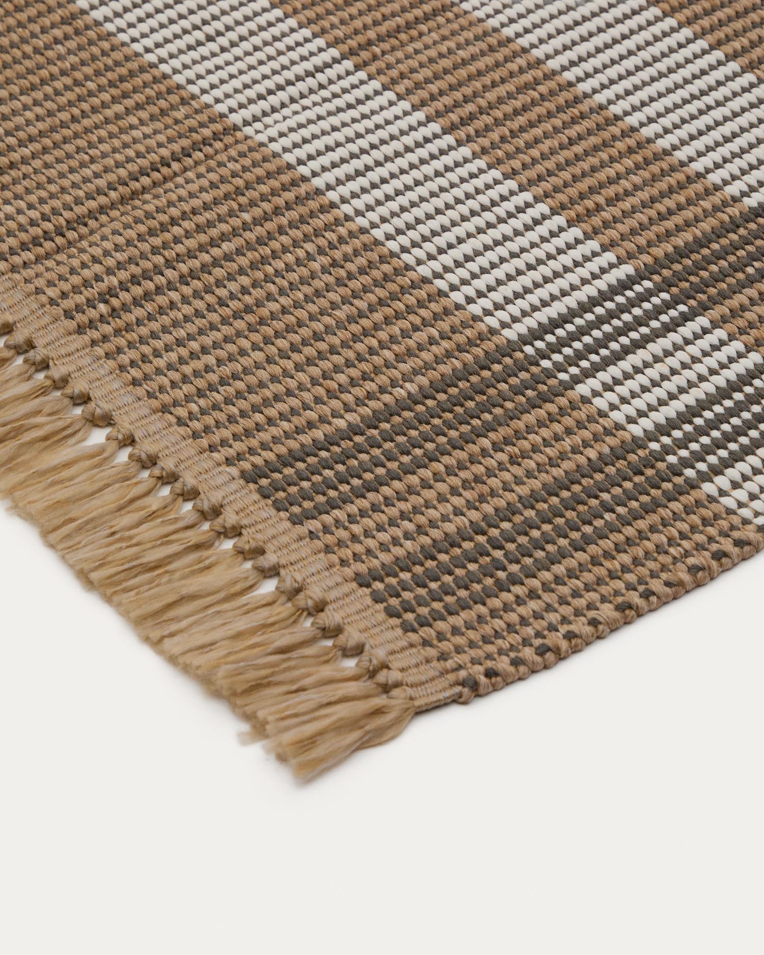 Teppich Barani aus synthetischen Fasern braun und beige 60 x 90 cm   in Beige präsentiert im Onlineshop von KAQTU Design AG. Teppich ist von Kave Home