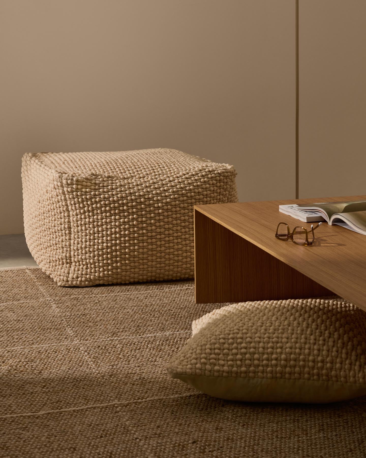 Mascarell Pouf aus Baumwolle und Polyester weiß 60 x 60 cm in Weiß präsentiert im Onlineshop von KAQTU Design AG. Pouf ist von Kave Home