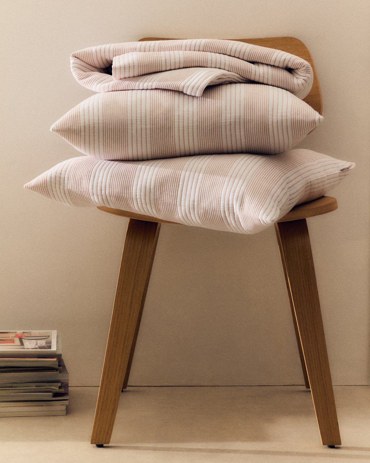 Rot-beige gestreifte Tagesdecke aus 100% Baumwolle mit Steppoptik, Grösse 240 x 260 cm, für Betten 150/160 cm.