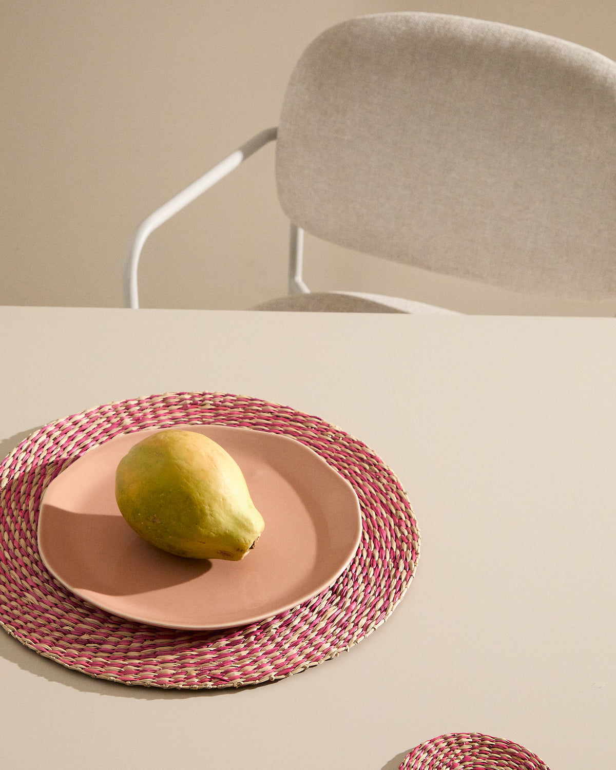 Set Rivela aus 2 Tischsets aus Seegras in Rot Ø 38 cm in Rot präsentiert im Onlineshop von KAQTU Design AG. Tischset ist von Kave Home