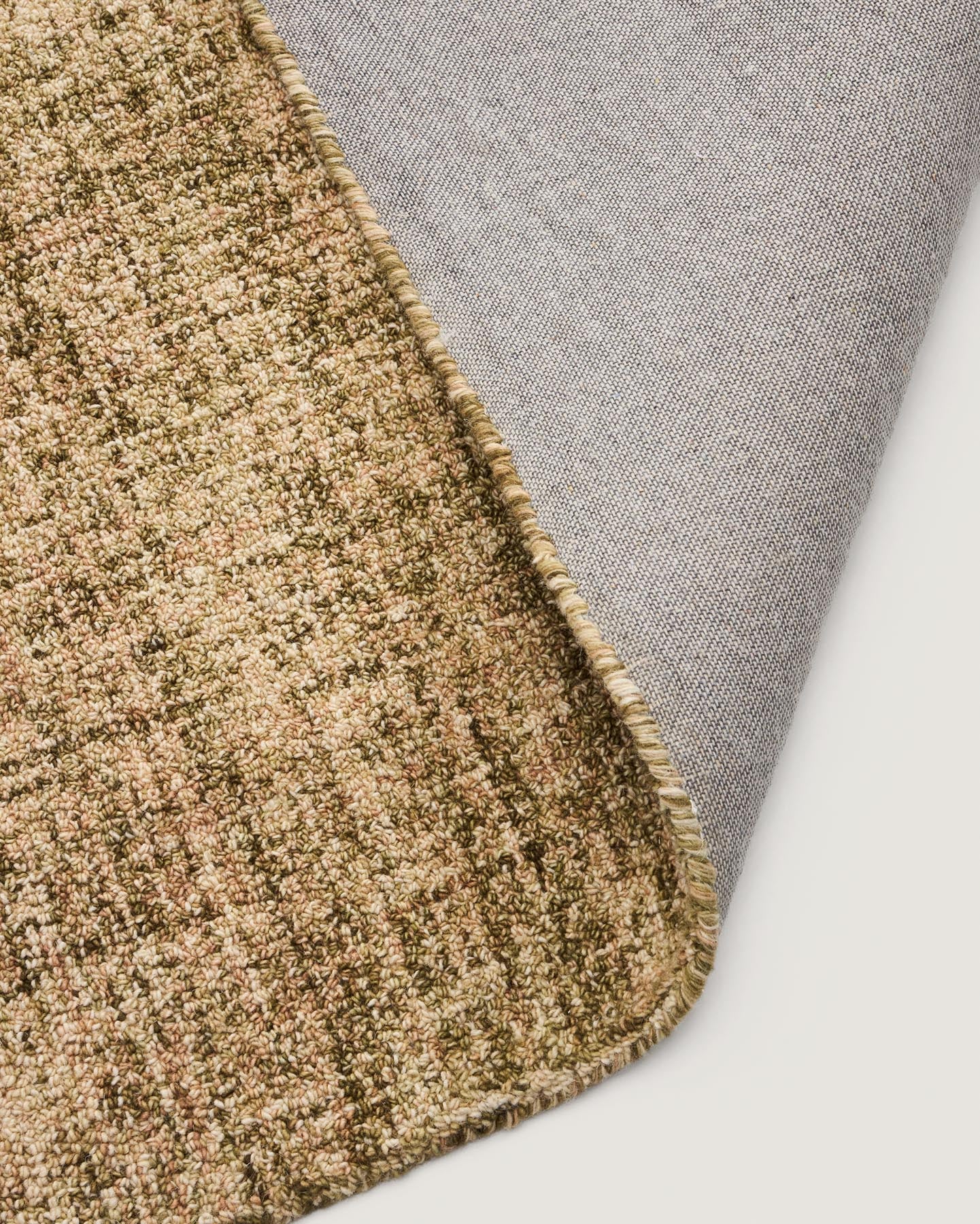 Wollmix-Teppich mit Mini-Bouclé-Effekt, 200 x 300 cm in Grün präsentiert im Onlineshop von KAQTU Design AG. Teppich ist von Kave Home