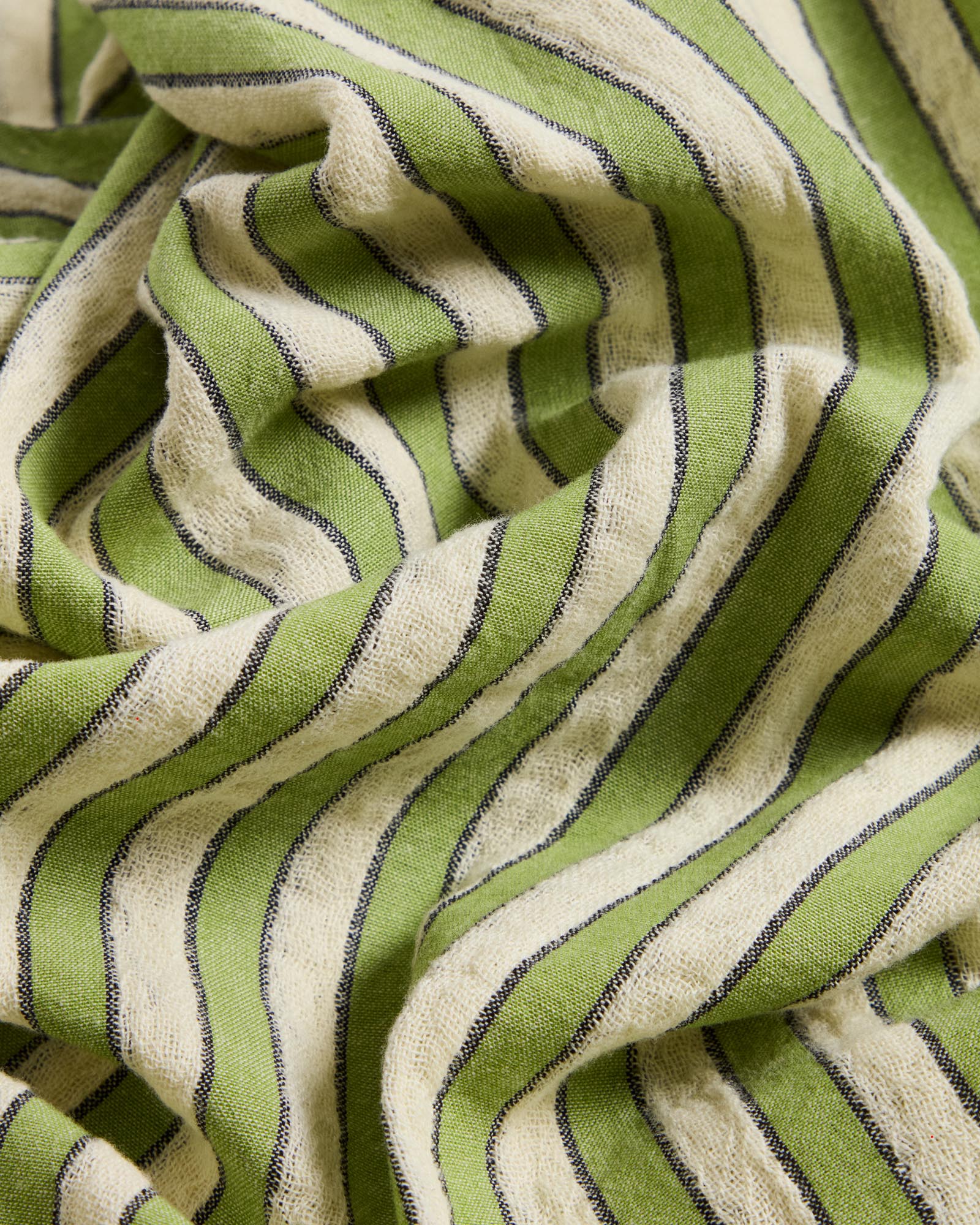 Stilvolle Tischdecke Ulena in sanften Beigetönen mit grünen Streifen, gefertigt aus 100 % Baumwolle, perfekt für festliche Anlässe, 170 x 250 cm.