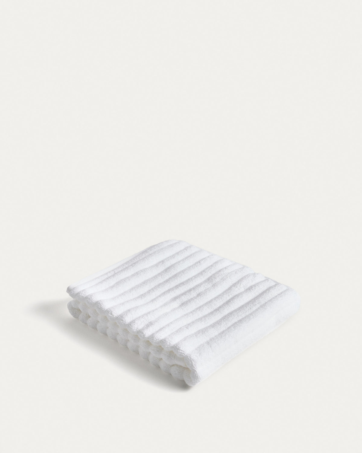 Handtuch Navira aus 100 % Baumwolle, weiss, 50 x 90 cm in Weiss präsentiert im Onlineshop von KAQTU Design AG. Handtuch ist von Kave Home