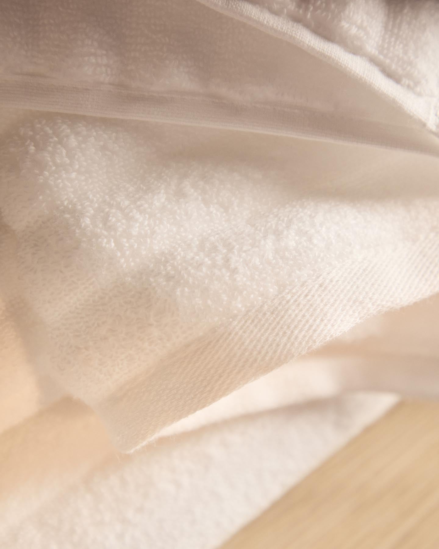 Handtuch Navira aus 100 % Baumwolle, weiß, 50 x 90 cm in Weiß präsentiert im Onlineshop von KAQTU Design AG. Handtuch ist von Kave Home