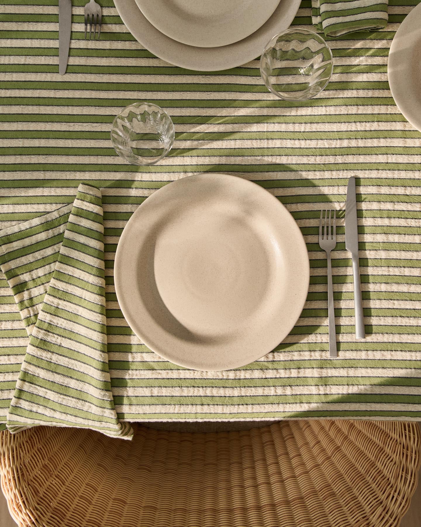 Set Ulena mit 2 einzelnen Tischdecken aus 100 % Baumwolle mit grünen Streifen, 35 x 50 cm in Grün präsentiert im Onlineshop von KAQTU Design AG. Tischset ist von Kave Home