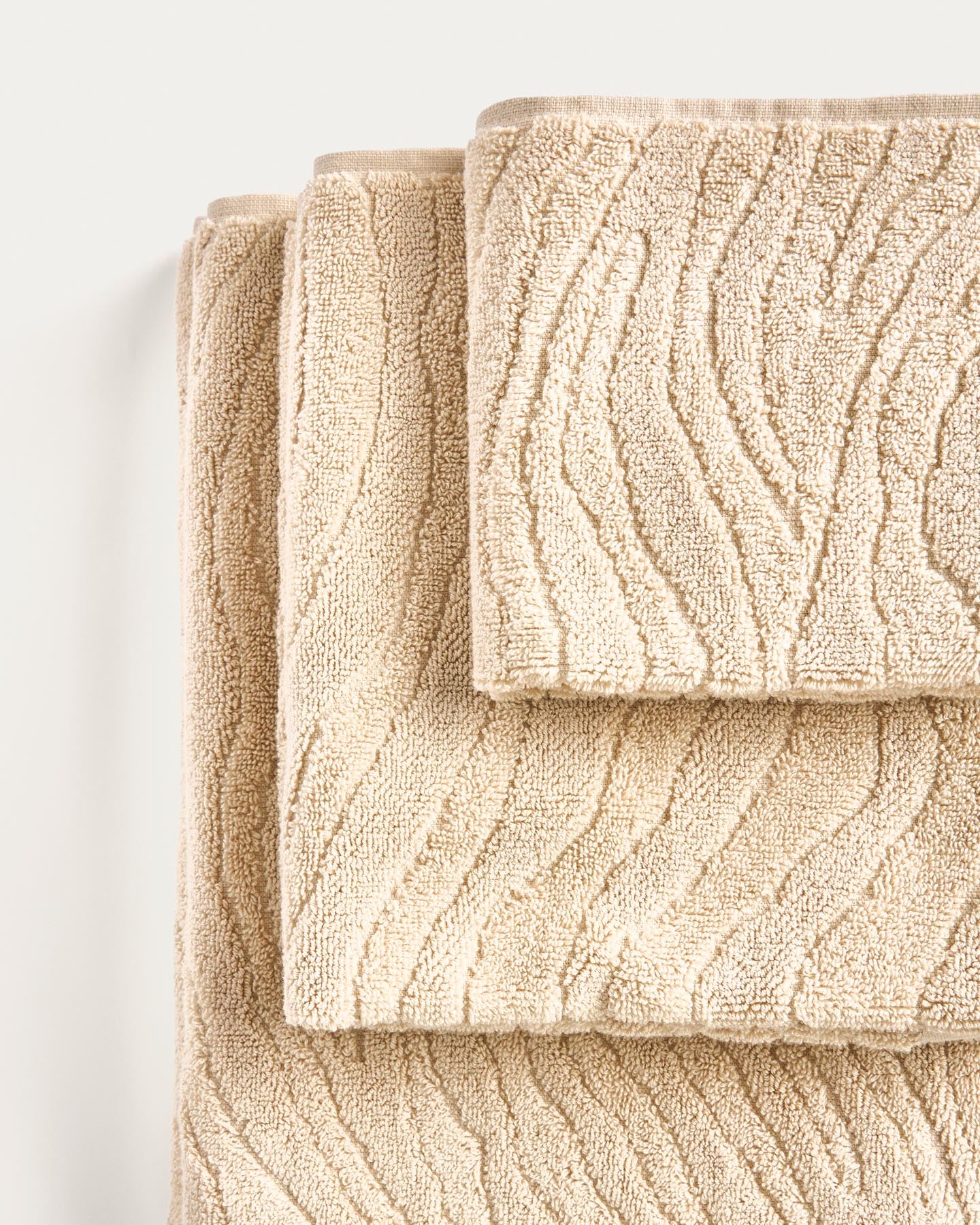 Toilettenhandtuch Dalira aus 100 % Baumwolle mit Jacquard-Zebramuster, beige, 30 x 50 cm in Beige präsentiert im Onlineshop von KAQTU Design AG. Handtuch ist von Kave Home