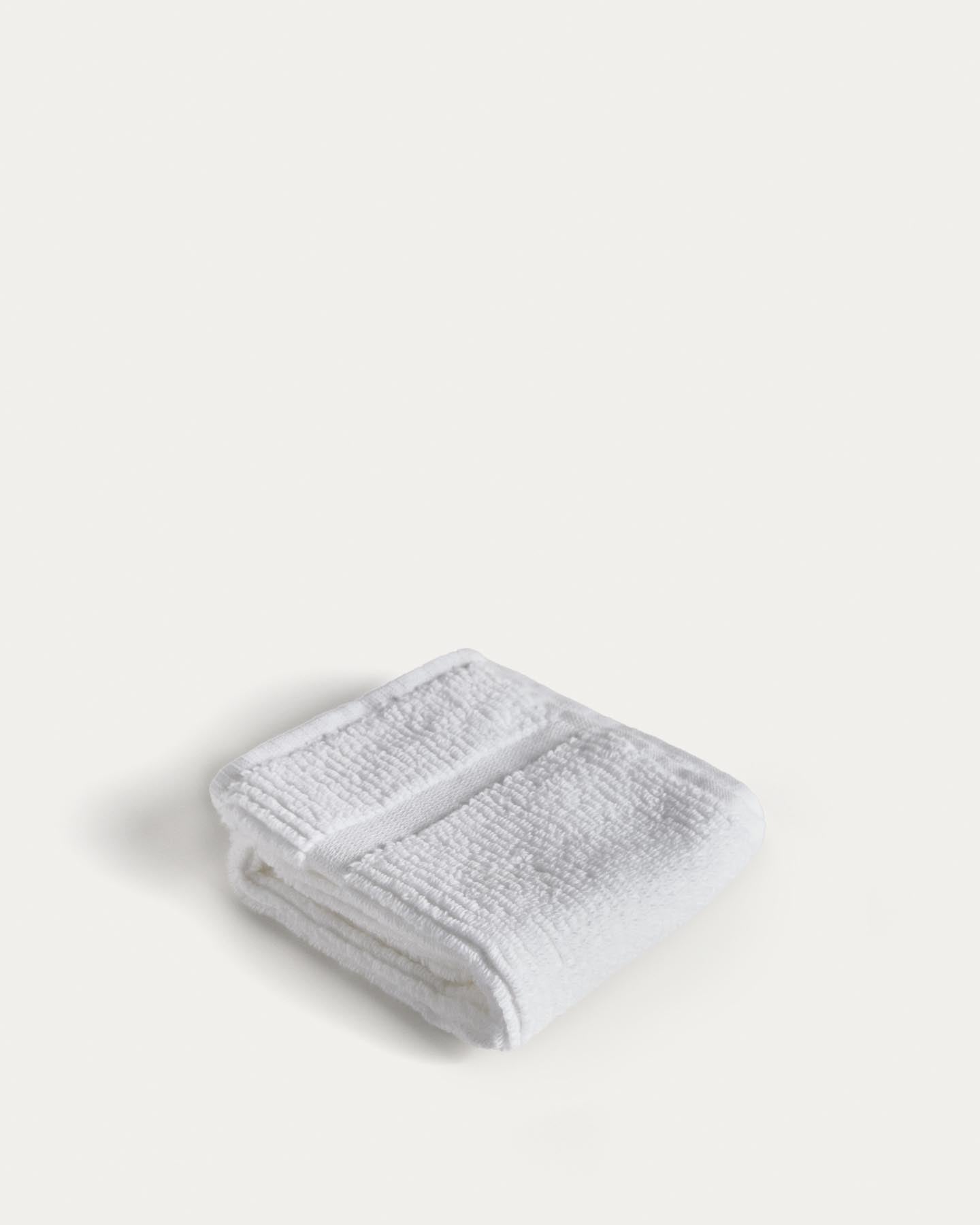 Toilettenhandtuch Olvira aus 100 % Baumwolle mit Jacquard-Muster, weiss, 30 x 50 cm in Weiss präsentiert im Onlineshop von KAQTU Design AG. Handtuch ist von Kave Home