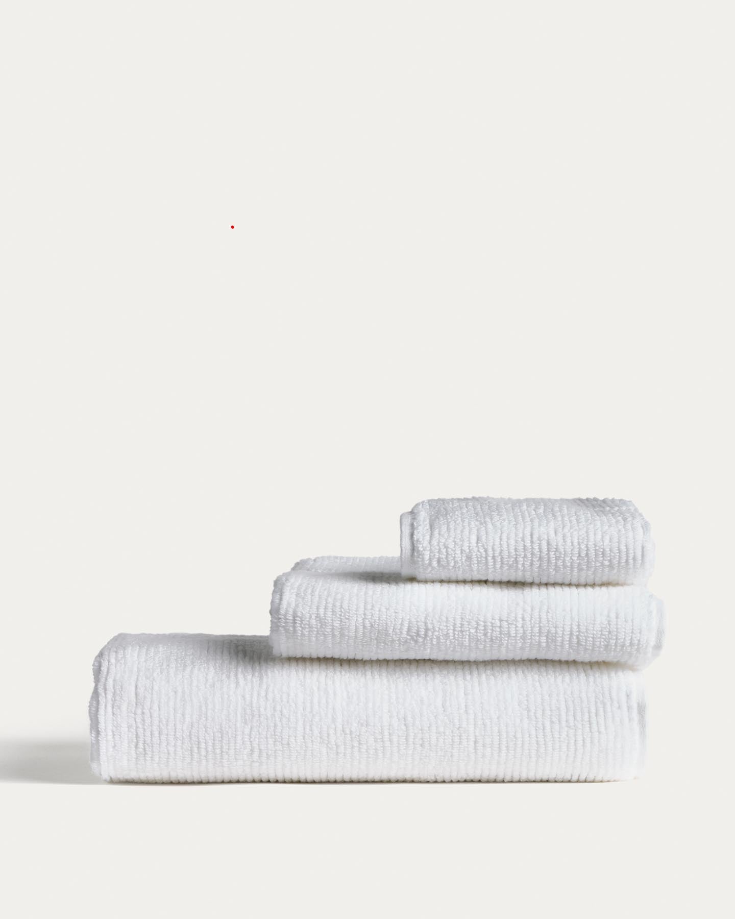 Badetuch Olvira aus 100 % Baumwolle mit Jacquard-Muster, weiss, 70 x 140 cm in Weiss präsentiert im Onlineshop von KAQTU Design AG. Handtuch ist von Kave Home
