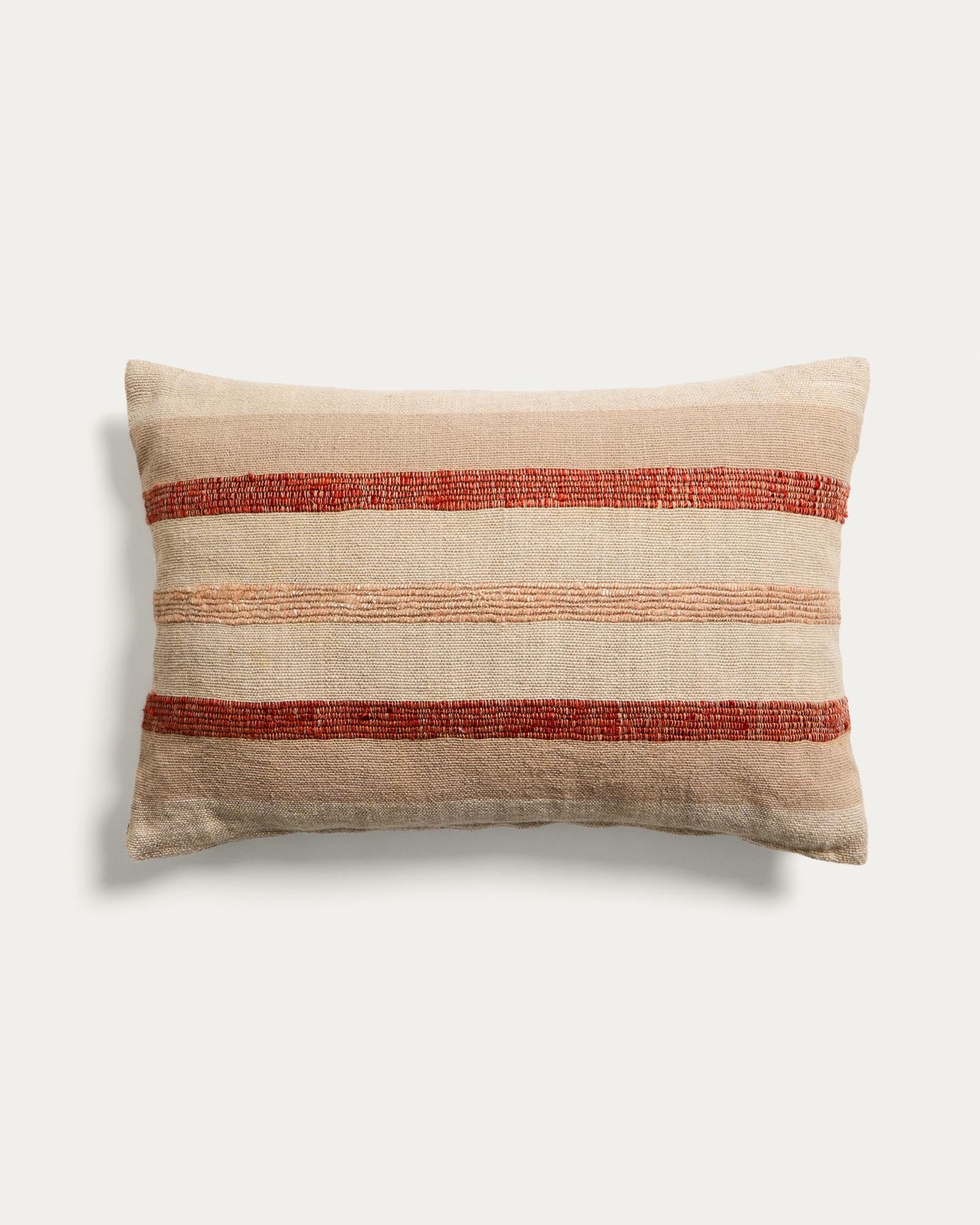 Kissenbezug Taraia aus Baumwolle und Viskose in Terracotta und Beige 40 x 60 cm in Beige präsentiert im Onlineshop von KAQTU Design AG. Deko Kissenbezug ist von Kave Home