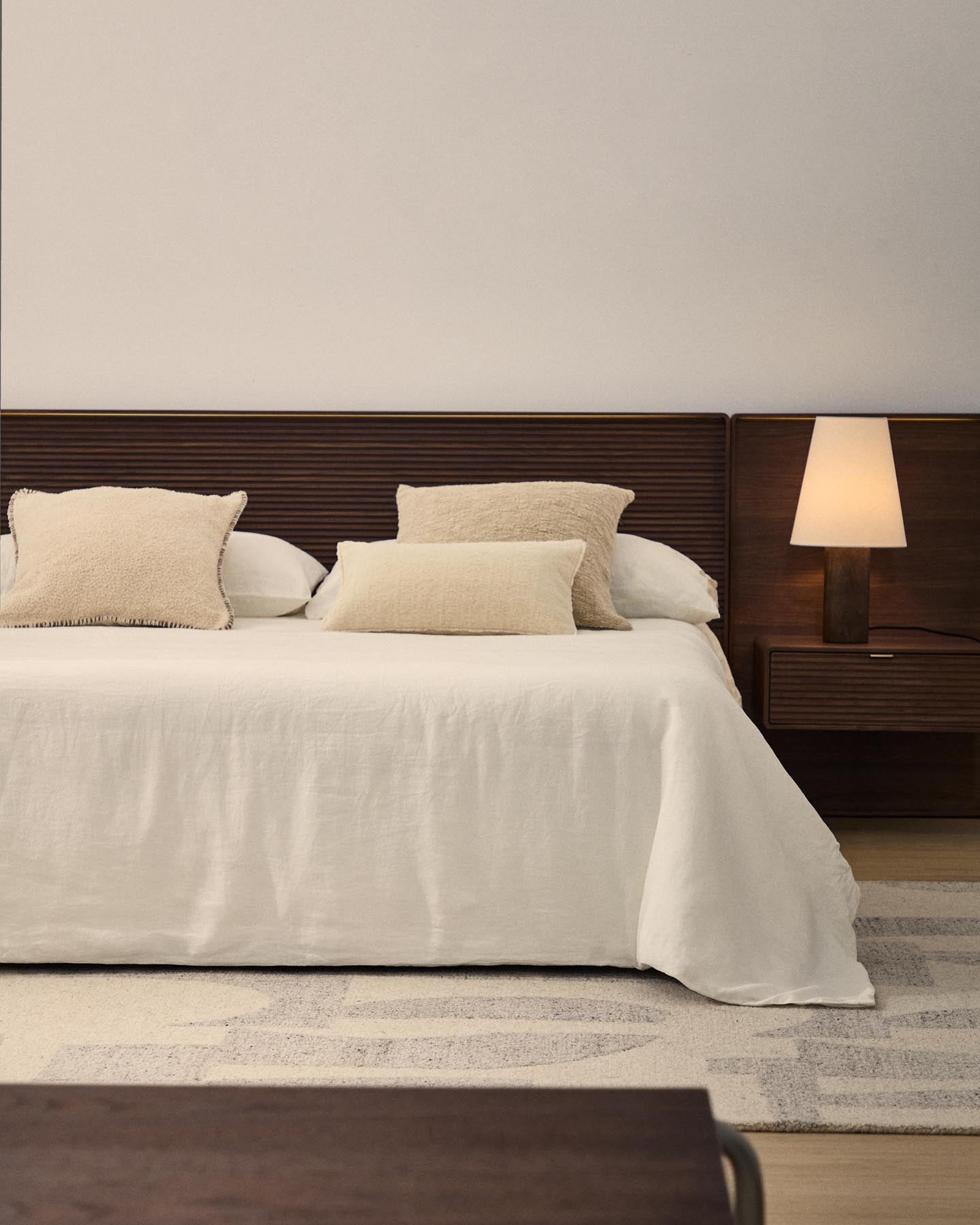 Set Simmel aus Bett- und Kopfkissenbezug aus Baumwolle und Leinen in Ecru für 180-cm-Betten in Ecru präsentiert im Onlineshop von KAQTU Design AG. Bettwäsche ist von Kave Home