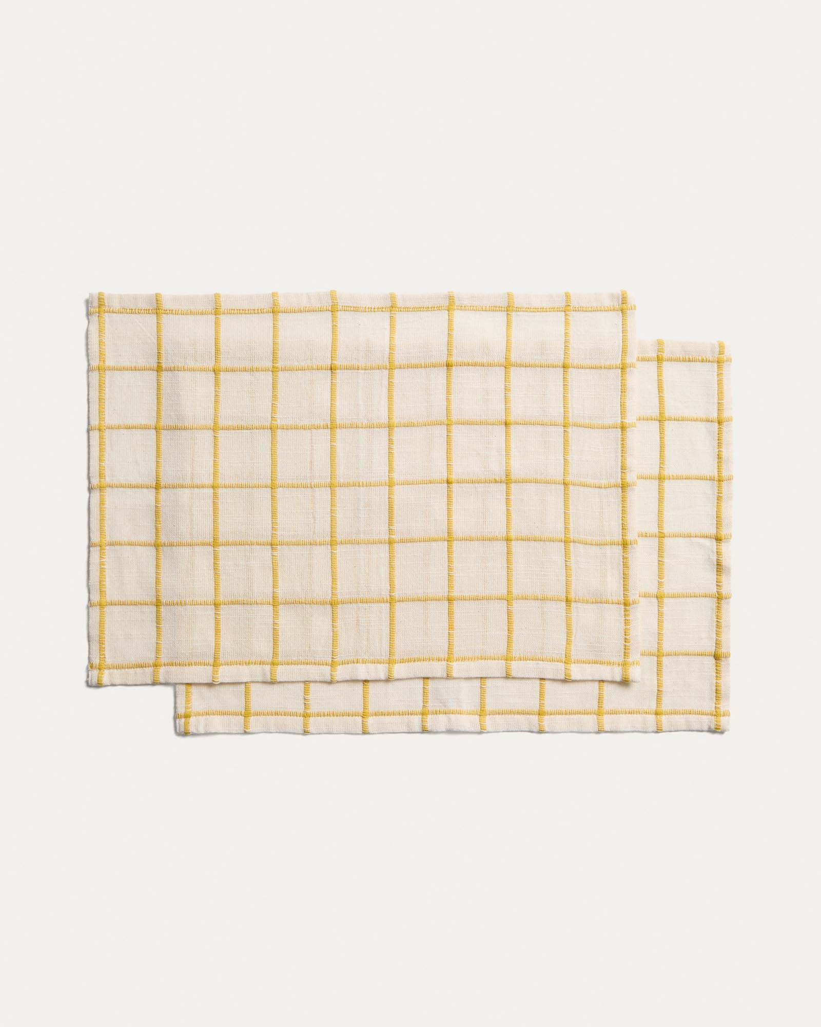 Adesta Set mit 2 Tischsets aus 100 % Baumwolle in Écru mit gelben Karos 35 x 50 cm in Gelb präsentiert im Onlineshop von KAQTU Design AG. Tischdecke ist von Kave Home