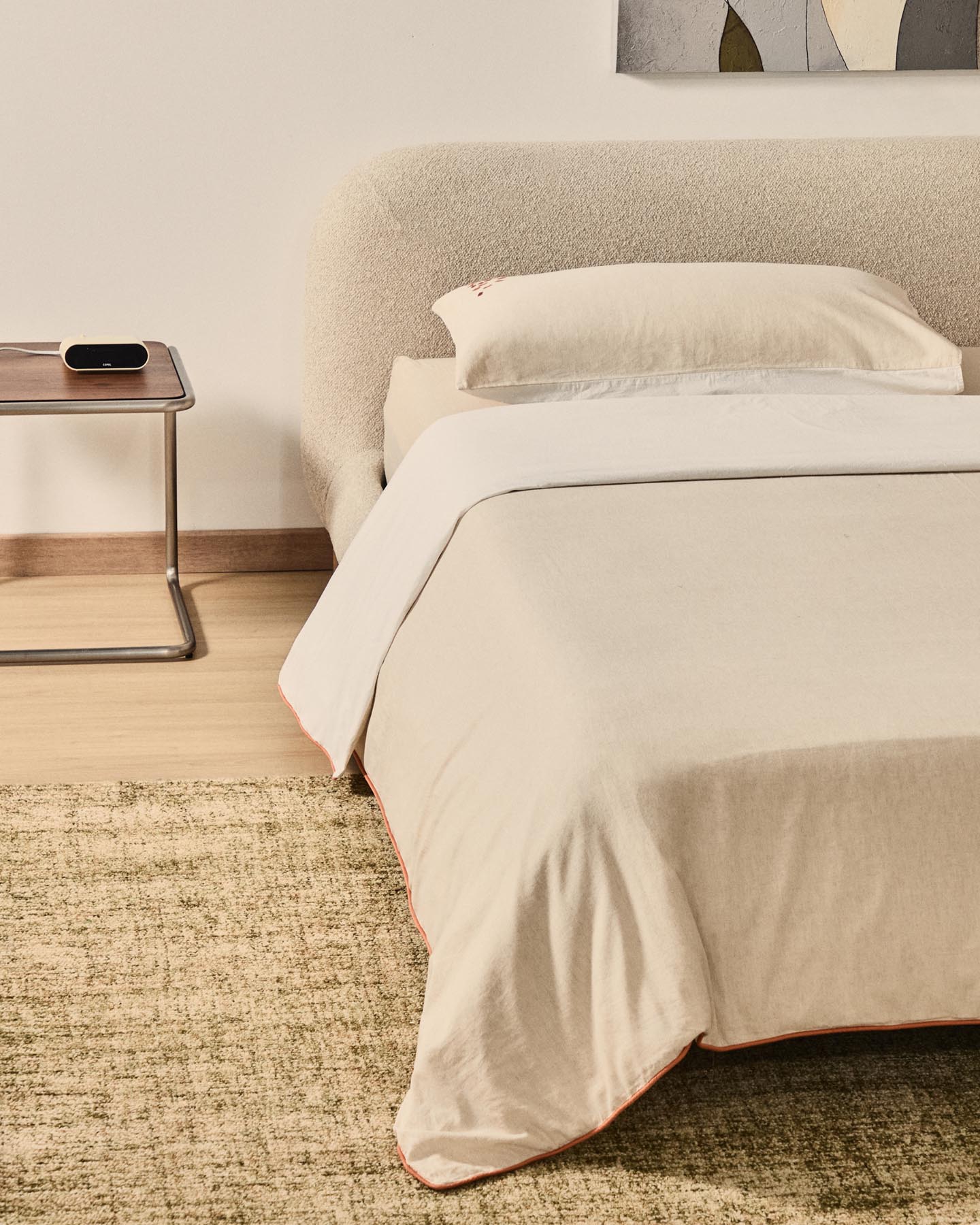 Set Virelda aus Bett- und Kopfkissenbezug aus Baumwolle und Leinen in Ecru Beige mit Stickereidetail für 150-cm-Betten in Beige präsentiert im Onlineshop von KAQTU Design AG. Bettwäsche ist von Kave Home