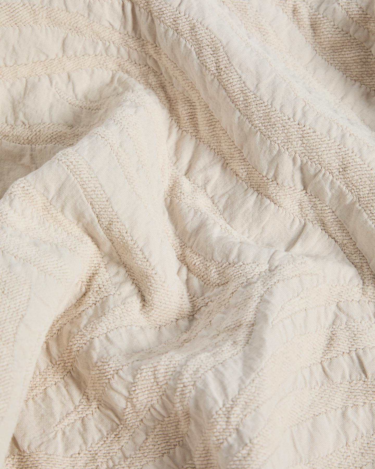 Tagesdecke Zenti aus 100 % Baumwoll-Chenille mit beidseitigem Zebra-Jacquardmuster für 150/160 Betten in Hellbraun präsentiert im Onlineshop von KAQTU Design AG. Duvet ist von Kave Home