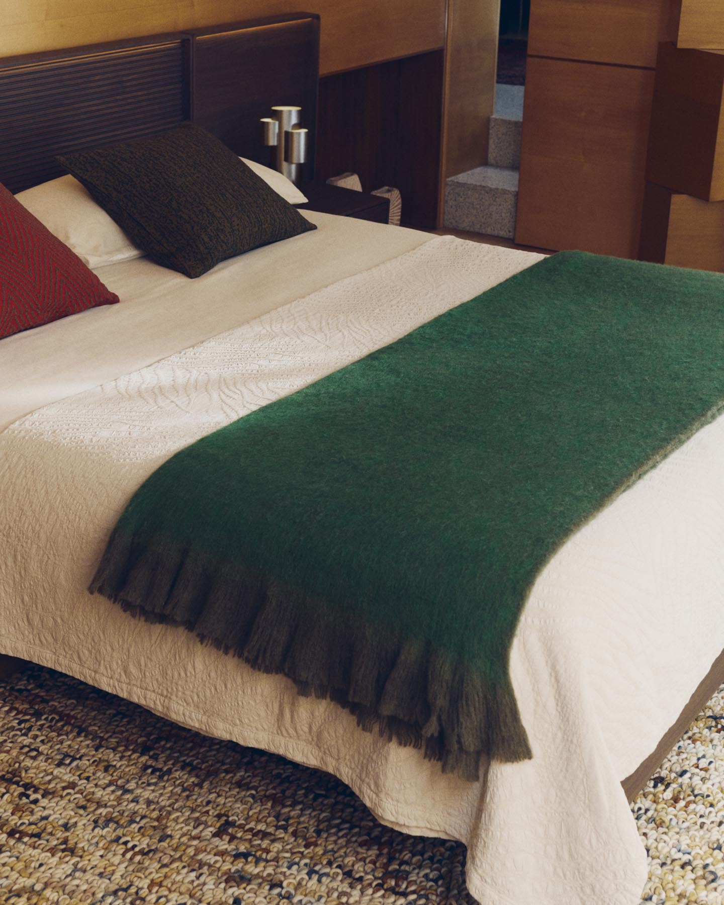 Tagesdecke Zenti aus 100 % Baumwoll-Chenille mit beidseitigem Zebra-Jacquardmuster für 150/160 Betten in Hellbraun präsentiert im Onlineshop von KAQTU Design AG. Duvet ist von Kave Home