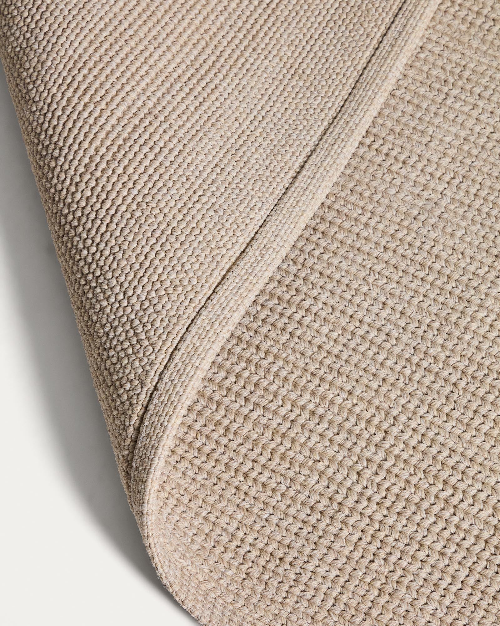 Eleganter Outdoor-Teppich Turiane in Ecru, 200 x 300 cm, aus robusten Synthetikfasern, ideal für Terrassen und Gärten.