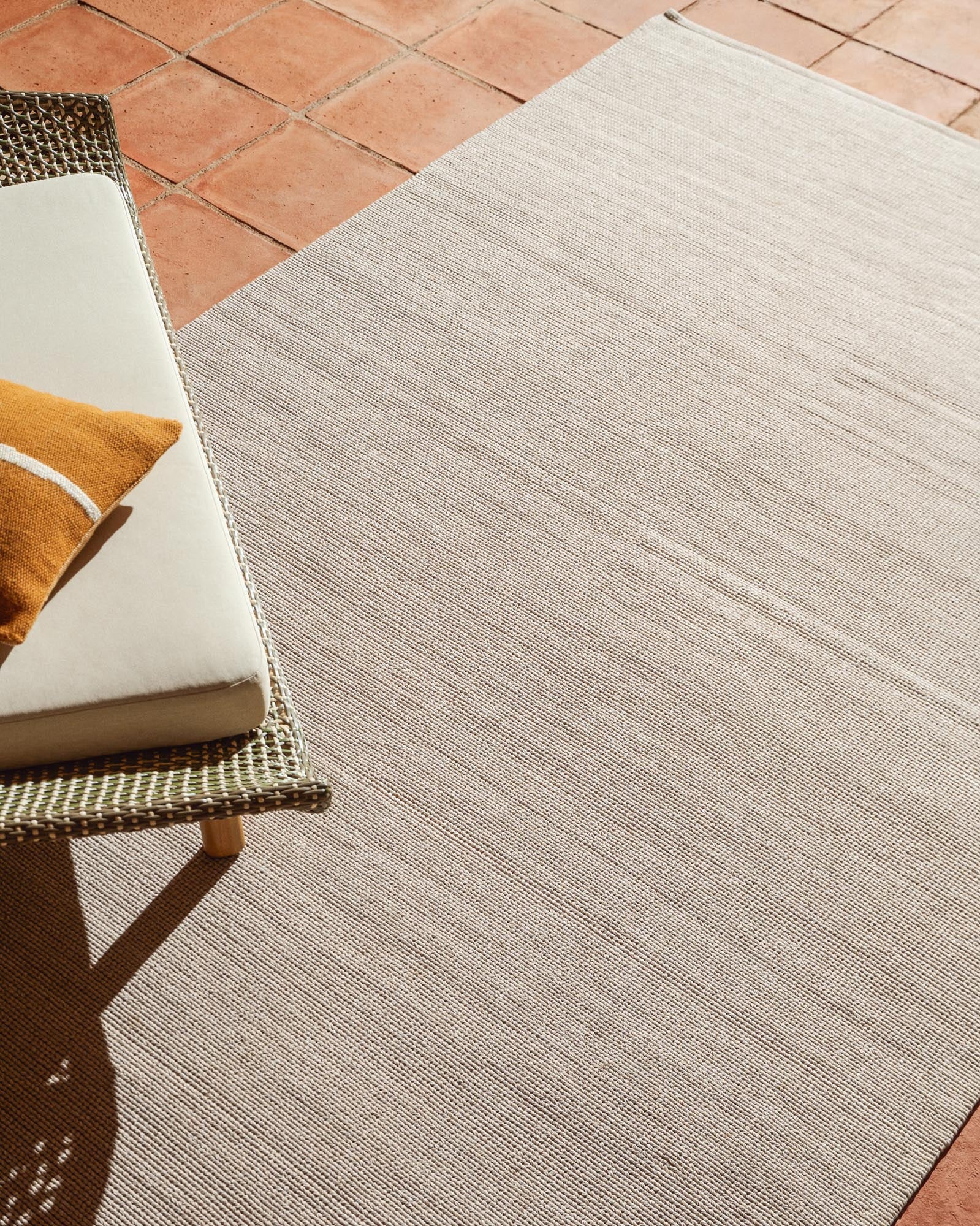 Eleganter Outdoor Teppich Turiane in Ecru, 200 x 300 cm, aus robusten Synthetikfasern, ideal für Garten und Terrasse.