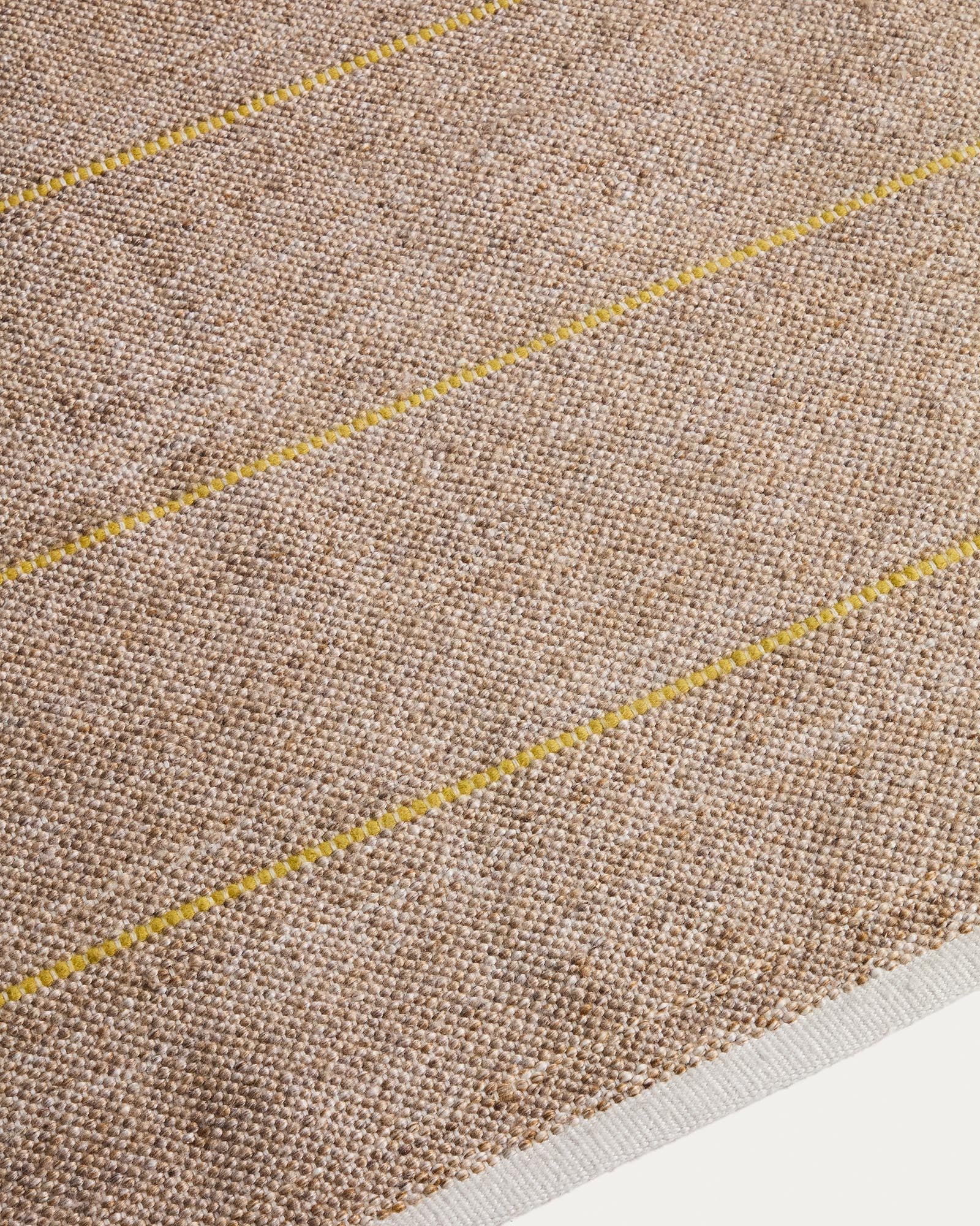 Beiger Outdoor Teppich Denu von Kave Home, 200 x 300 cm, aus 100 % PET, ideal für Garten und Terrasse, stilvolles Design.