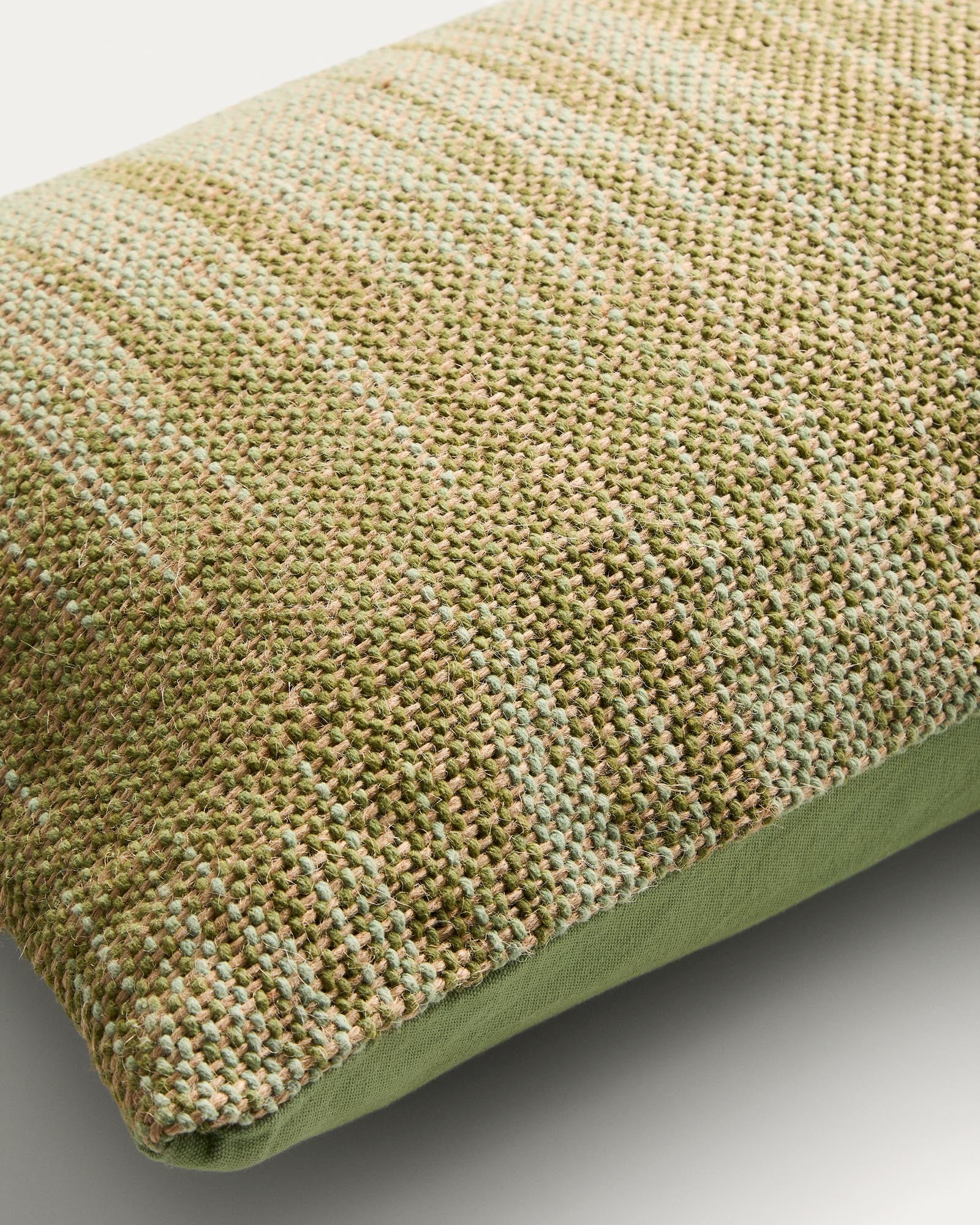 Kissenbezug Liroda aus Jute mit stilvoller grüner Ikat-Grafik, ideal für Gartenmöbel, 40 x 60 cm, von Kave Home.