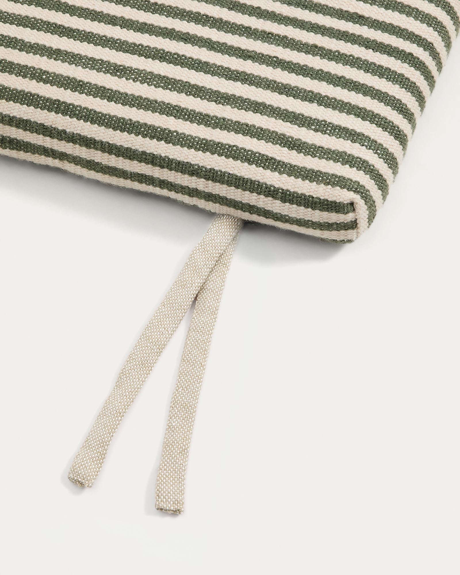 Bequemes, grünes Liegekissen mit Streifen für den Außenbereich, gefertigt aus 100 % PET, Maße 50 x 175 cm, perfekt für entspannte Stunden im Garten.