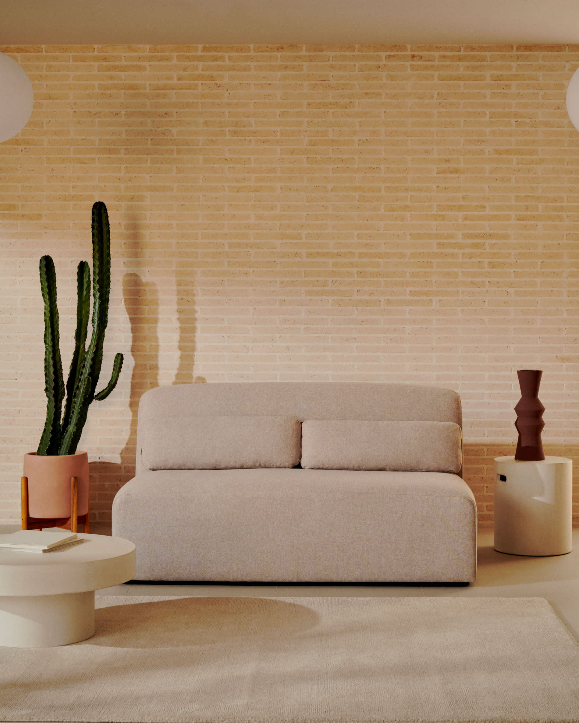 Der Empuries Teppich (160 x 230 cm) von Kave Home vereint stilvolle Eleganz mit Widerstandsfähigkeit und Pflegeleichtigkeit – perfekt für jedes Zuhause.