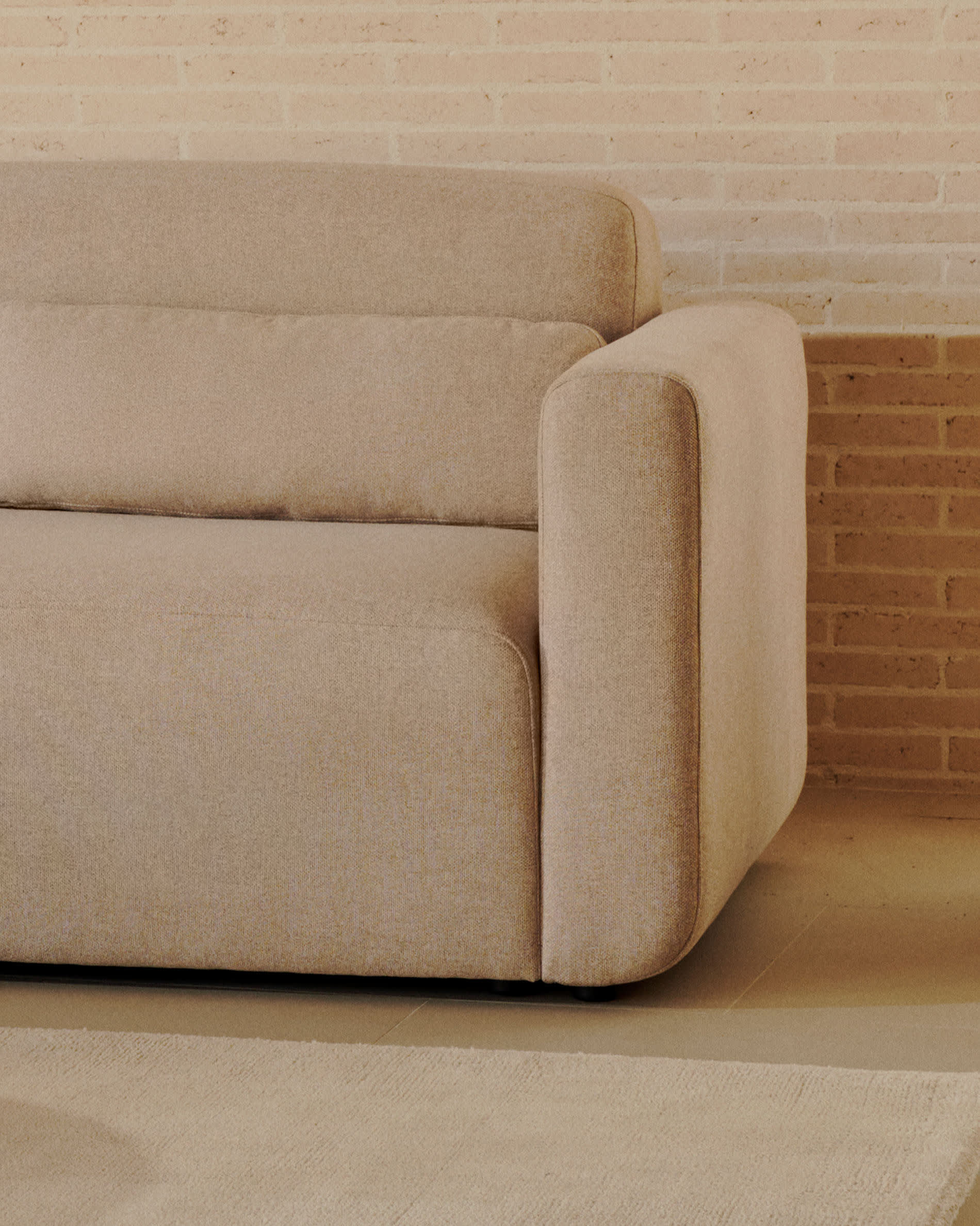 Der Empuries Teppich (160 x 230 cm) von Kave Home bietet eine elegante Wolloptik, ist pflegeleicht und ideal für jeden Raum.