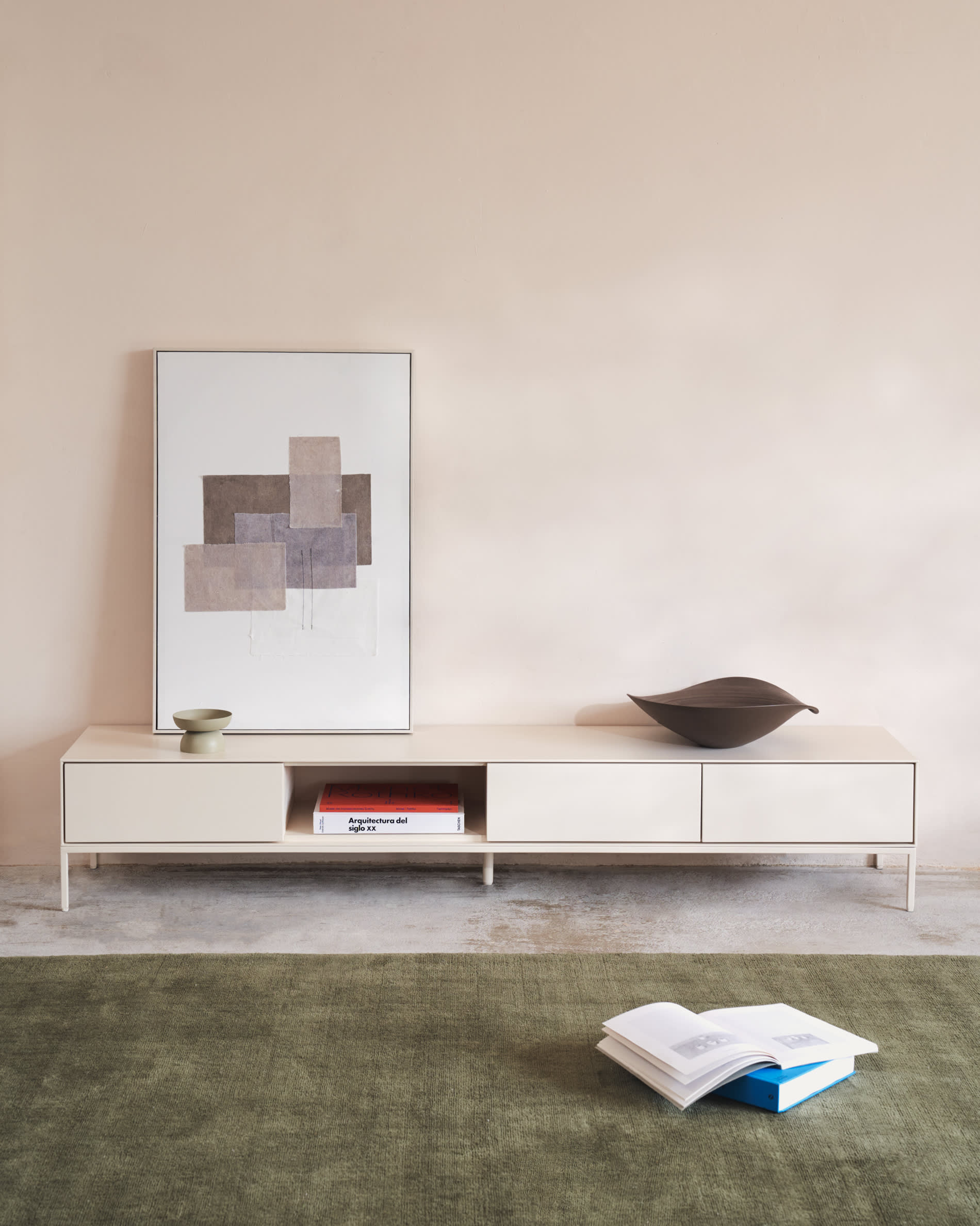 Der Empuries Teppich in Grün (160x230 cm) von Kave Home bringt Stil und Komfort in Ihr Zuhause mit modernem Design.