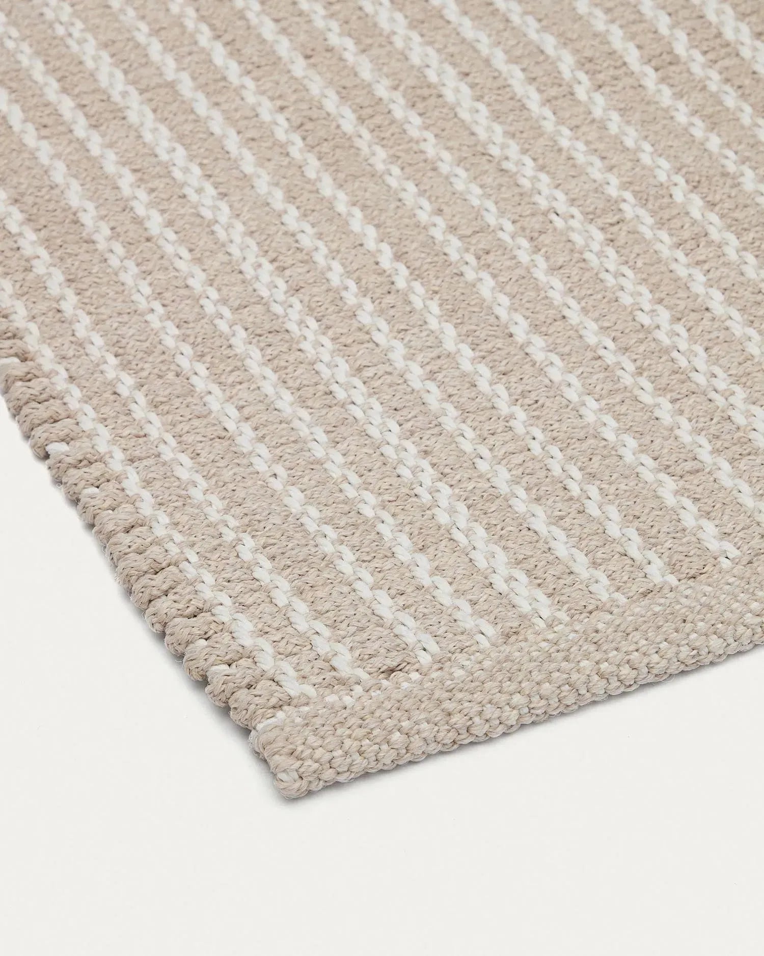 Moderner Canyet Teppich in Beige, 160x230 cm, von Kave Home. Stilvoll, vielseitig und ideal für jeden Wohnraum.