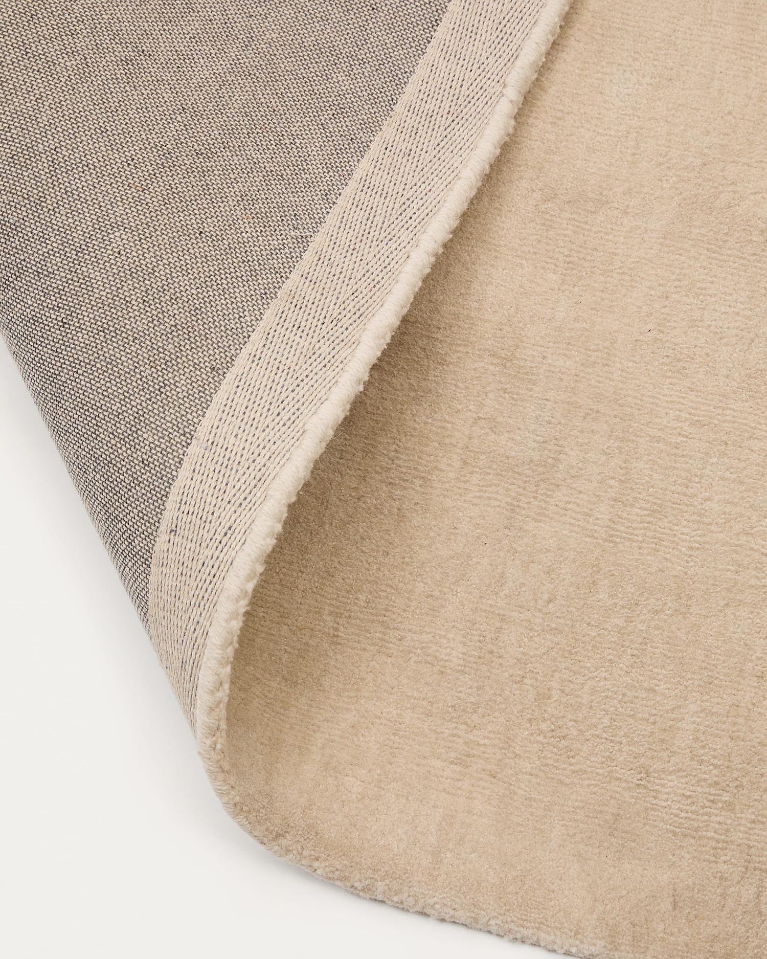 Empuries Teppich 200x300 cm, aus robustem Polypropylen in Weiß, perfekt für moderne und elegante Wohnräume.