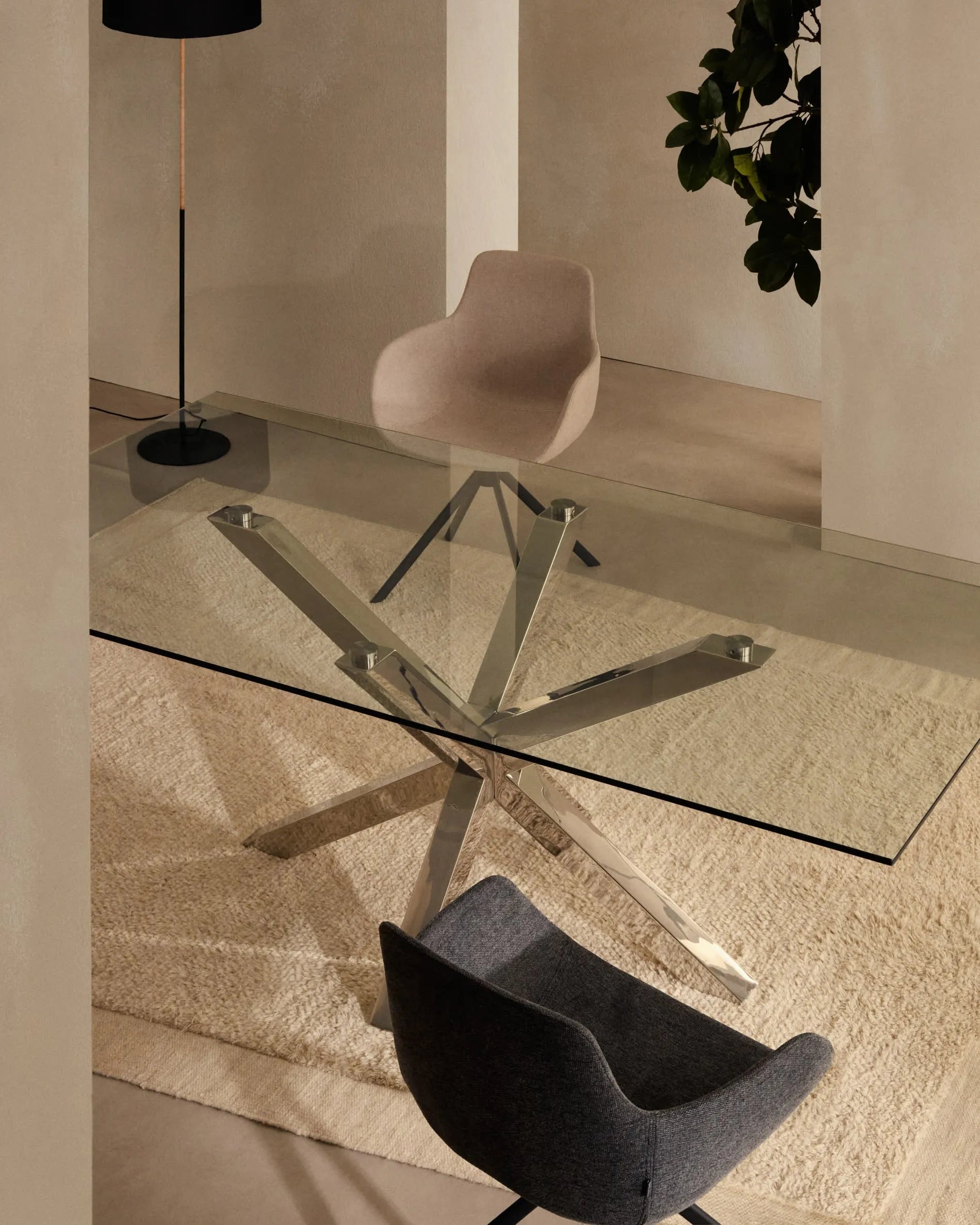Eleganter Wollteppich Marely in Weiß, 200x300 cm, von Kave Home. Perfekt für modernes Wohndesign und gemütliche Räume.
