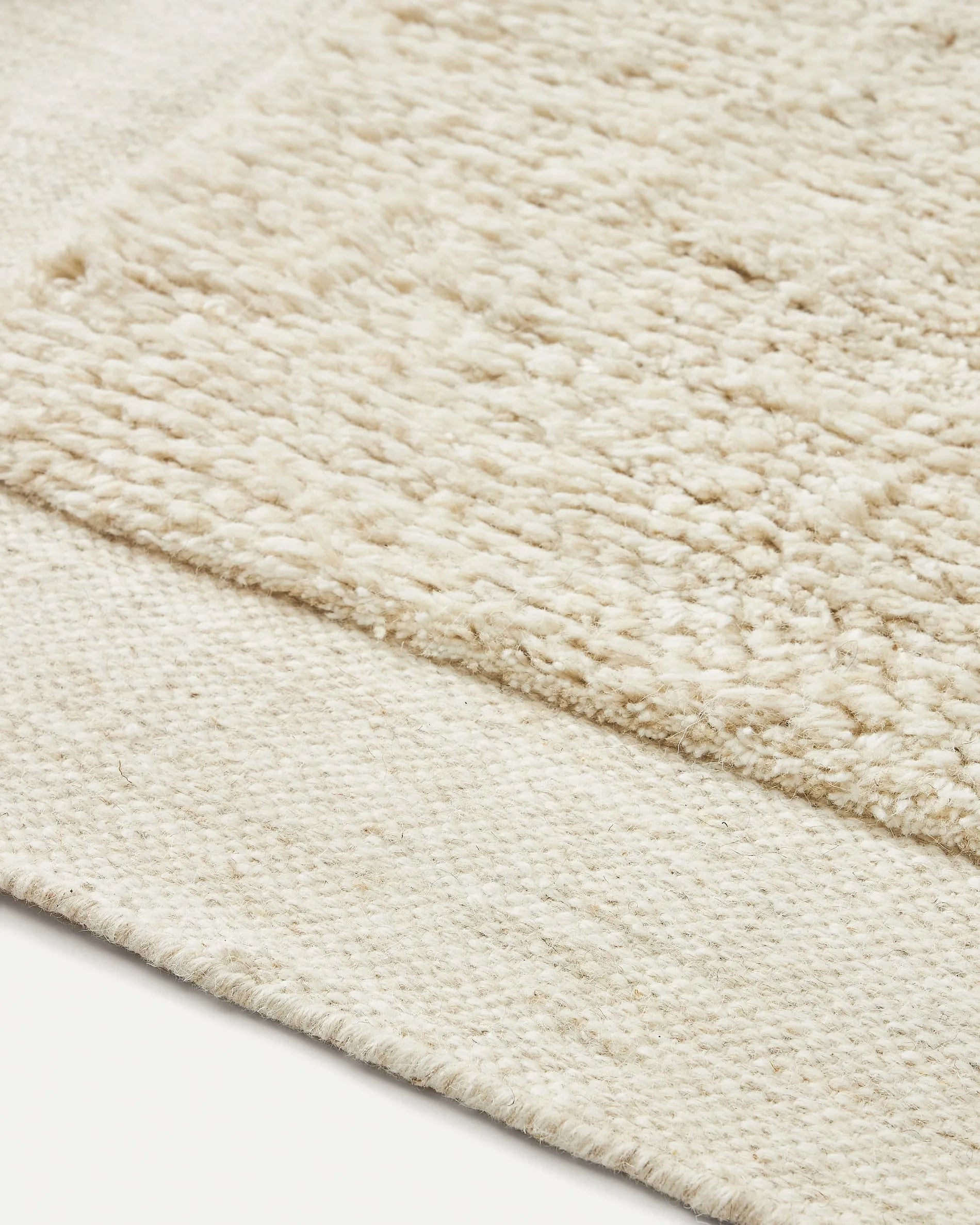 Moderner weißer Wollteppich Marely 160x230 cm von Kave Home – stilvolles Accessoire für jedes Interieur.