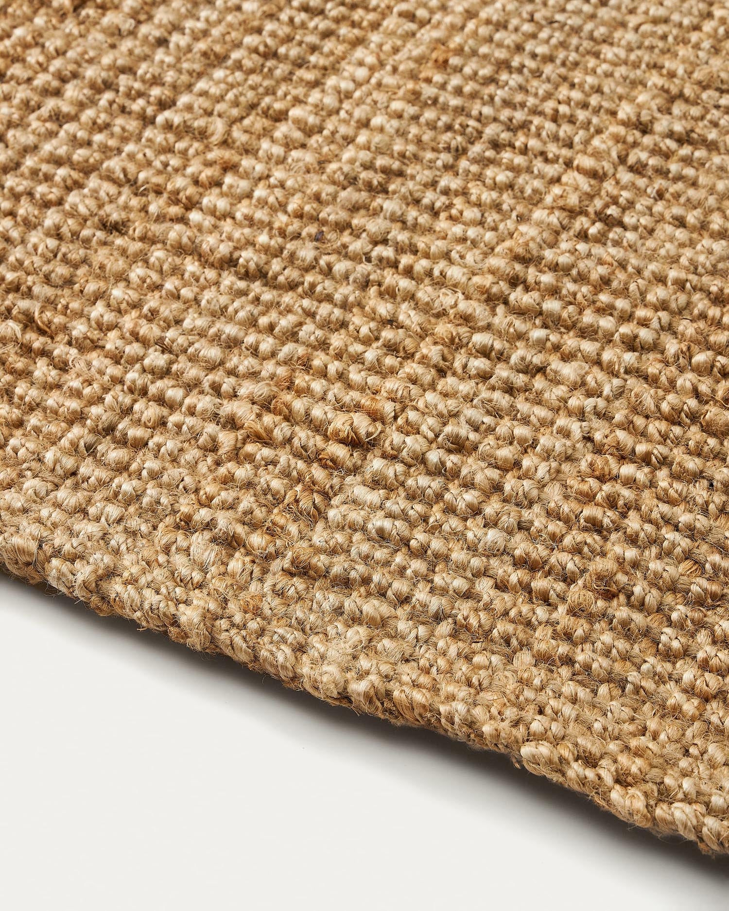Der Madelin Jute-Teppich (200x300 cm) von Kave Home vereint natürliche Eleganz mit umweltfreundlichem Design für Ihr Zuhause.