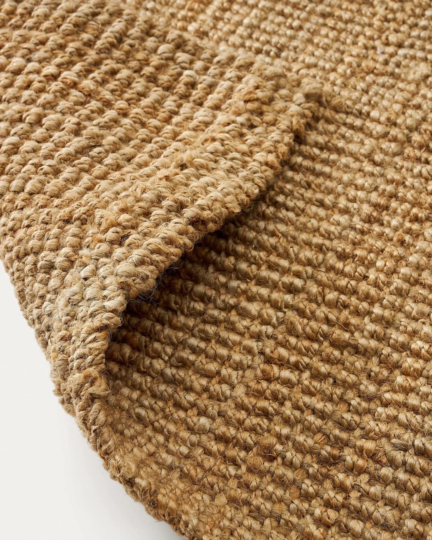 Der Madelin Teppich aus Jute (200x300 cm) von Kave Home bringt natürliche Schönheit und nachhaltigen Stil in Ihr Zuhause.