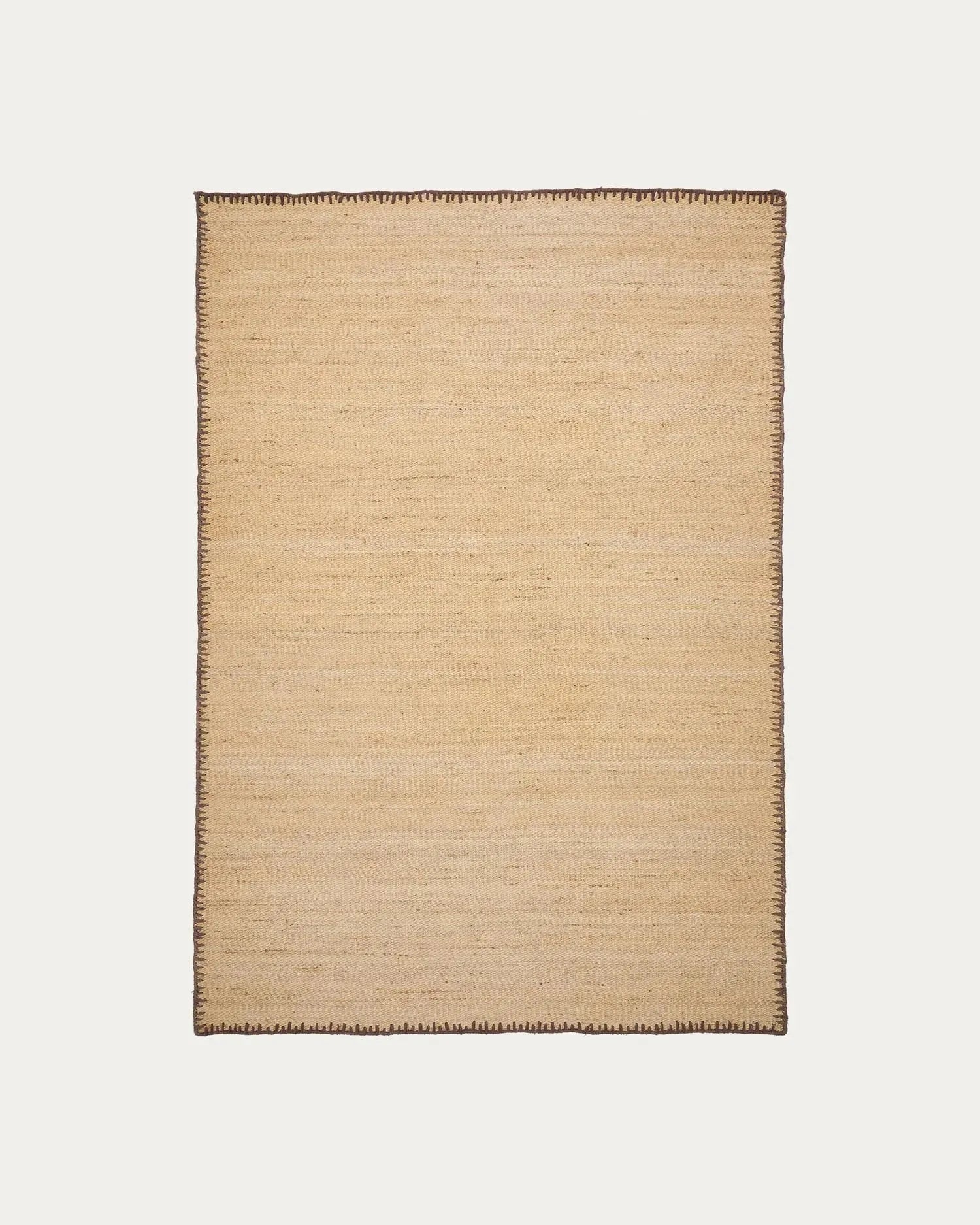 Sorina Jute-Teppich 160x230 cm, natur mit braunem Rand, nachhaltig, stilvoll, robust, ideal für Wohn- und Schlafräume.