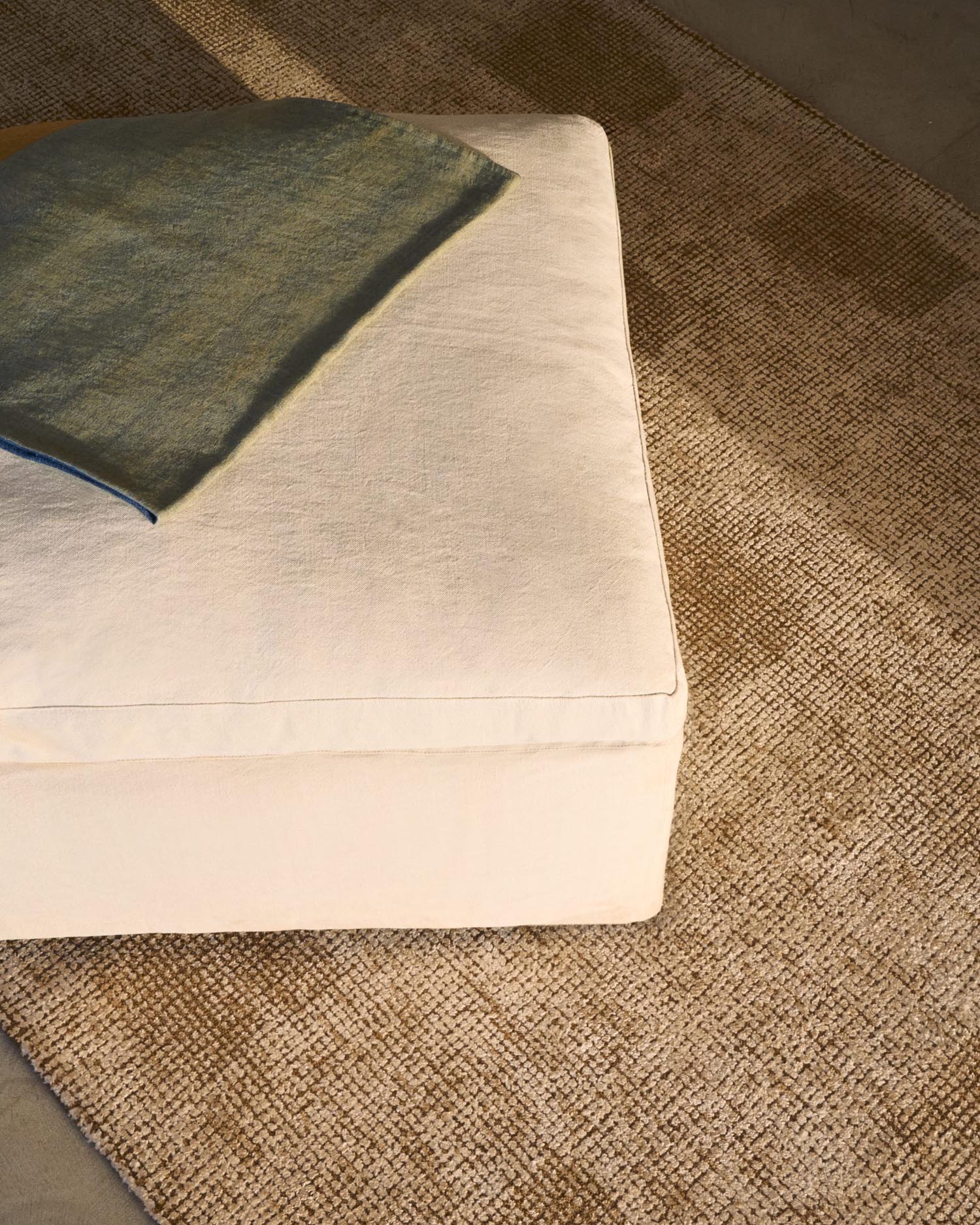 Eleganter Susi Teppich aus Wolle und Bambusviskose in Grün, 160x230 cm, von Kave Home. Perfekt für stilvolle Räume.