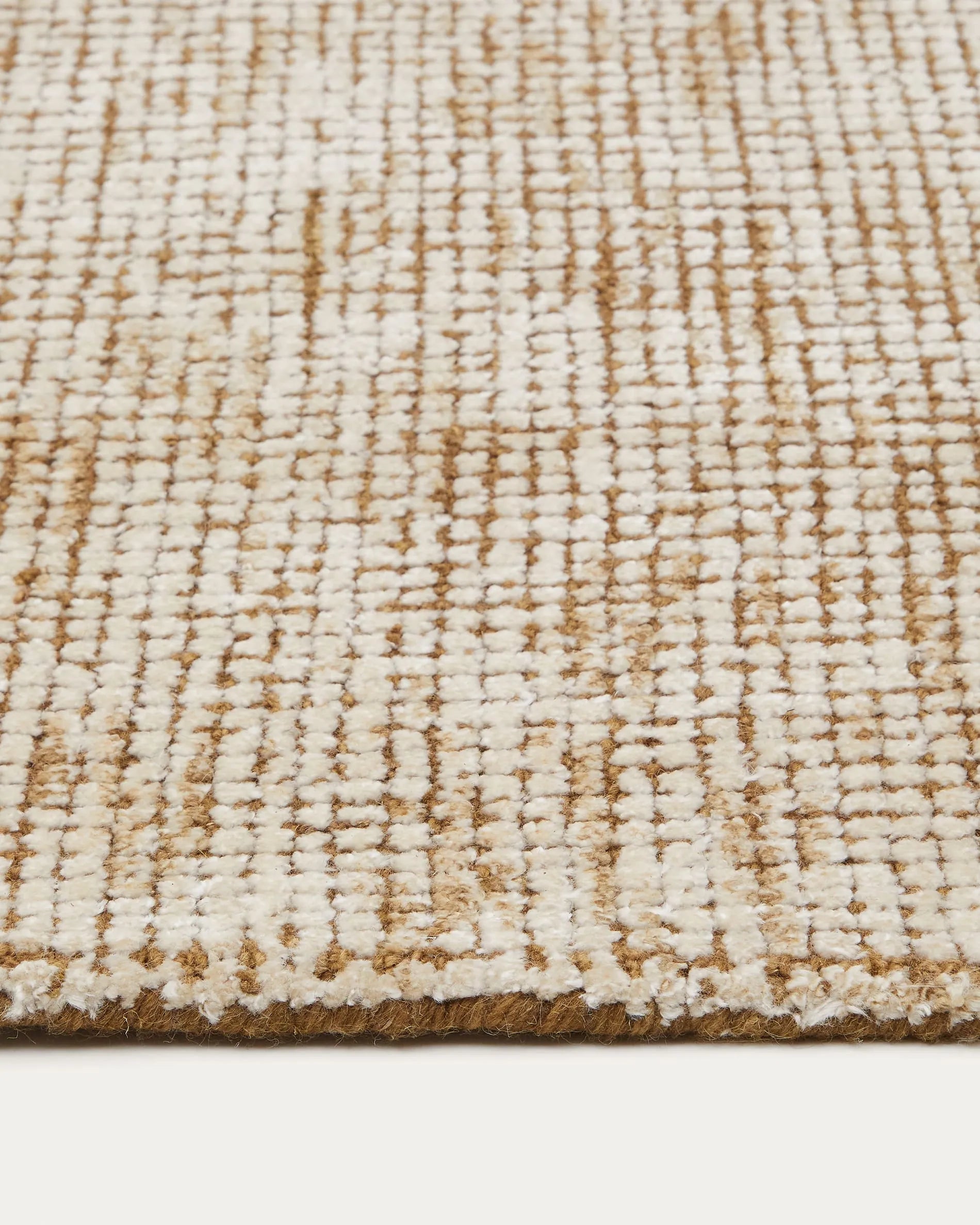 Moderner Susi Teppich aus Wolle und Bambusviskose in Grün, 200x300 cm, von Kave Home. Ideal für elegante Raumgestaltung.
