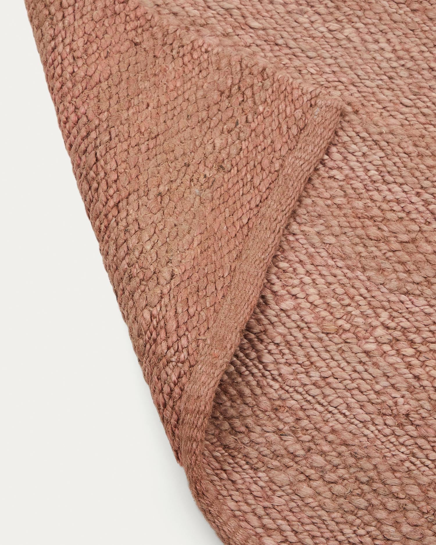 Sallova Teppich aus Jute in Rosa, 160x230 cm, von Kave Home. Perfekt für stilvolle Wohnräume, langlebig und natürlich elegant.