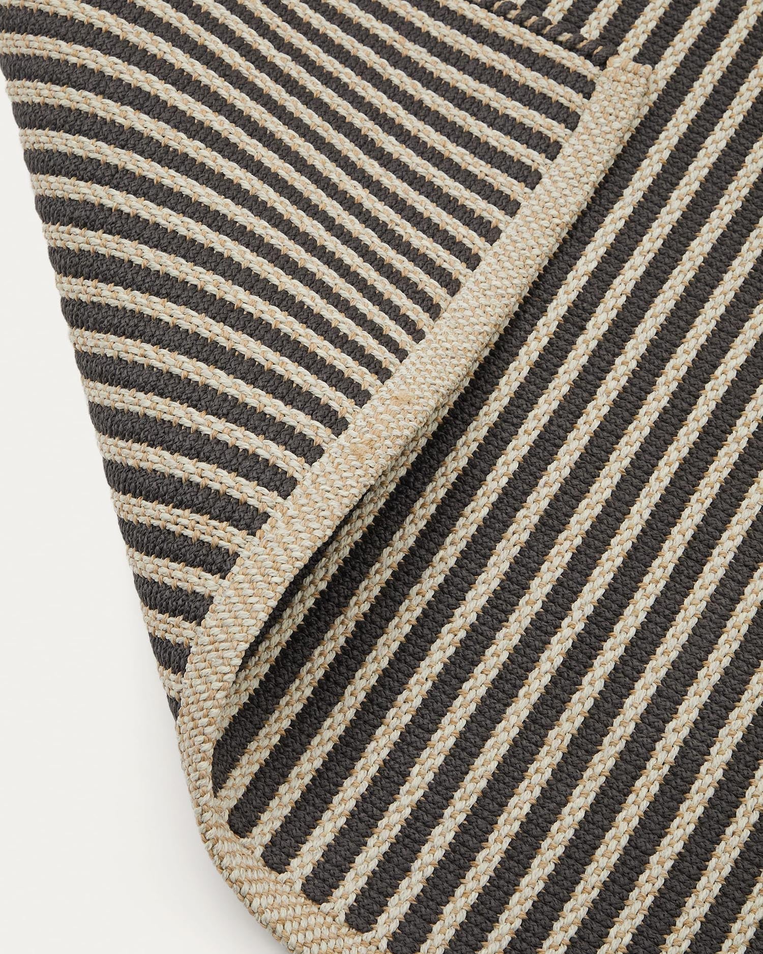 Eleganter Satanca Teppich, 160x230 cm, gestreift in Beige und Schwarz, aus robusten synthetischen Materialien gefertigt.