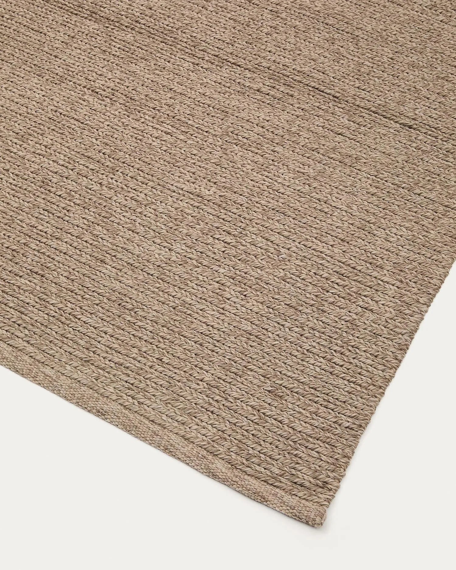 Moderner Teppich Galinda von Kave Home, 200x300 cm, aus langlebigen Kunstfasern, ideal für stilvolle und pflegeleichte Räume.