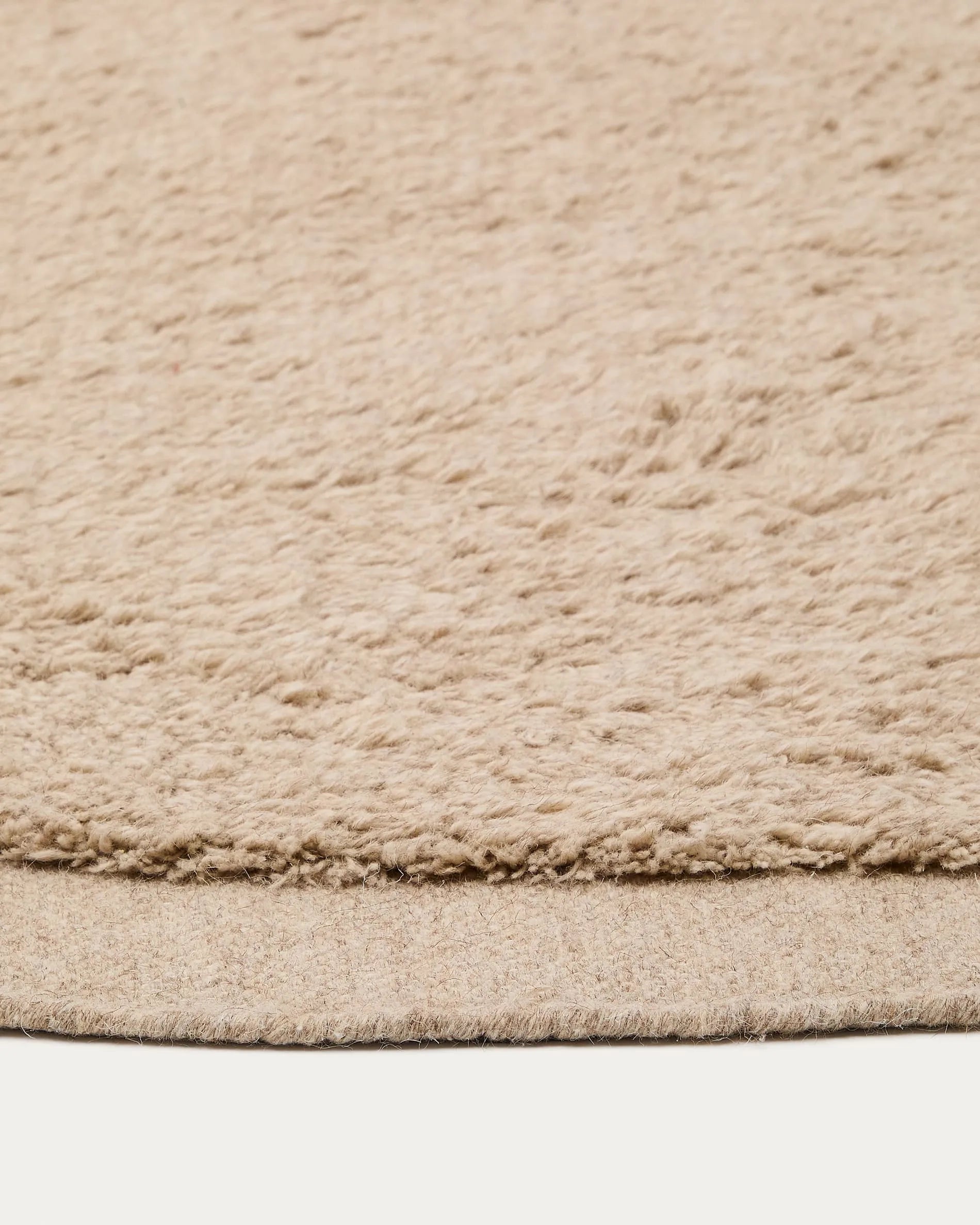 Runder Wollteppich Marely in Beige, Ø 200 cm, von Kave Home. Perfekt für stilvolle und behagliche Wohnräume.