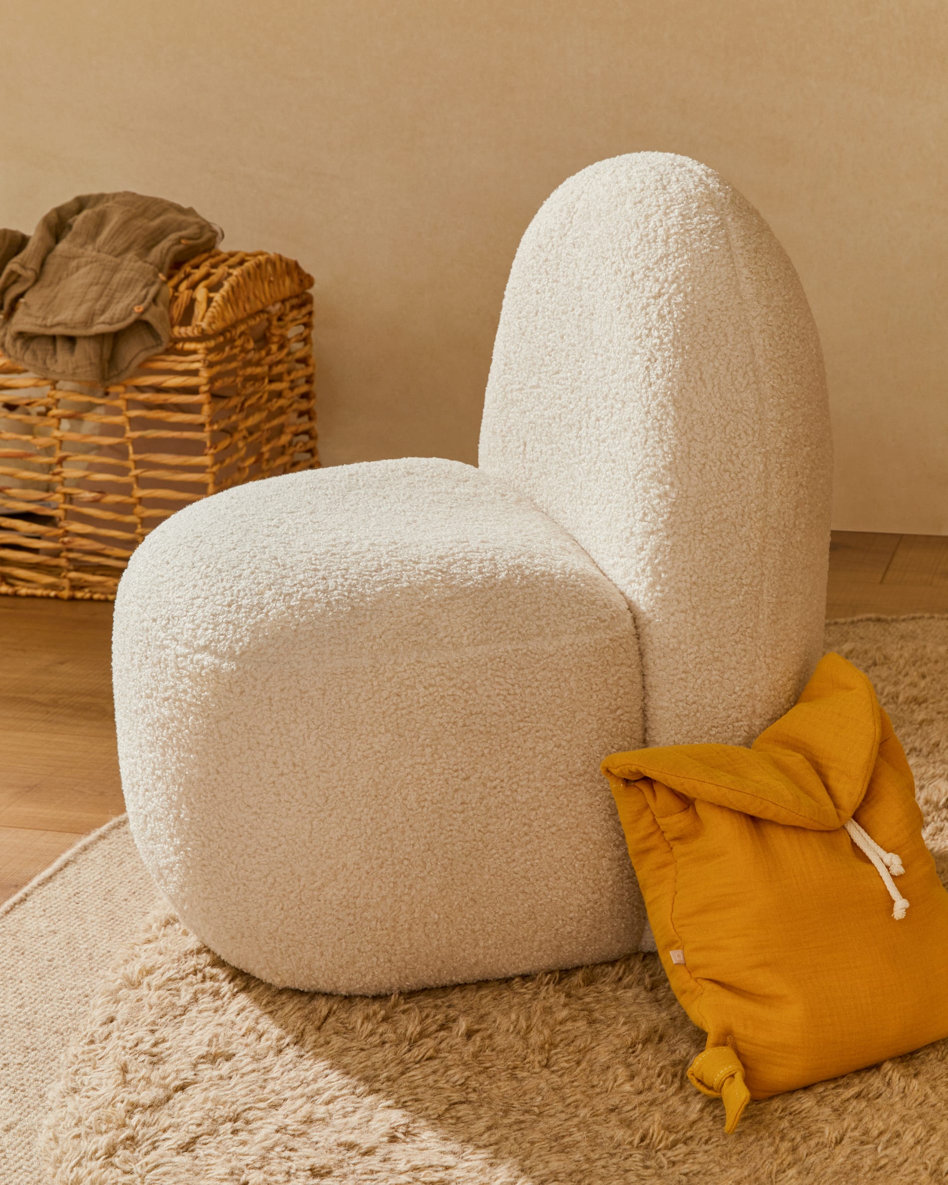 Runder Teppich Marely aus Wolle in Beige, Ø 200 cm, von Kave Home. Ideal für gemütliche und elegante Raumgestaltung.