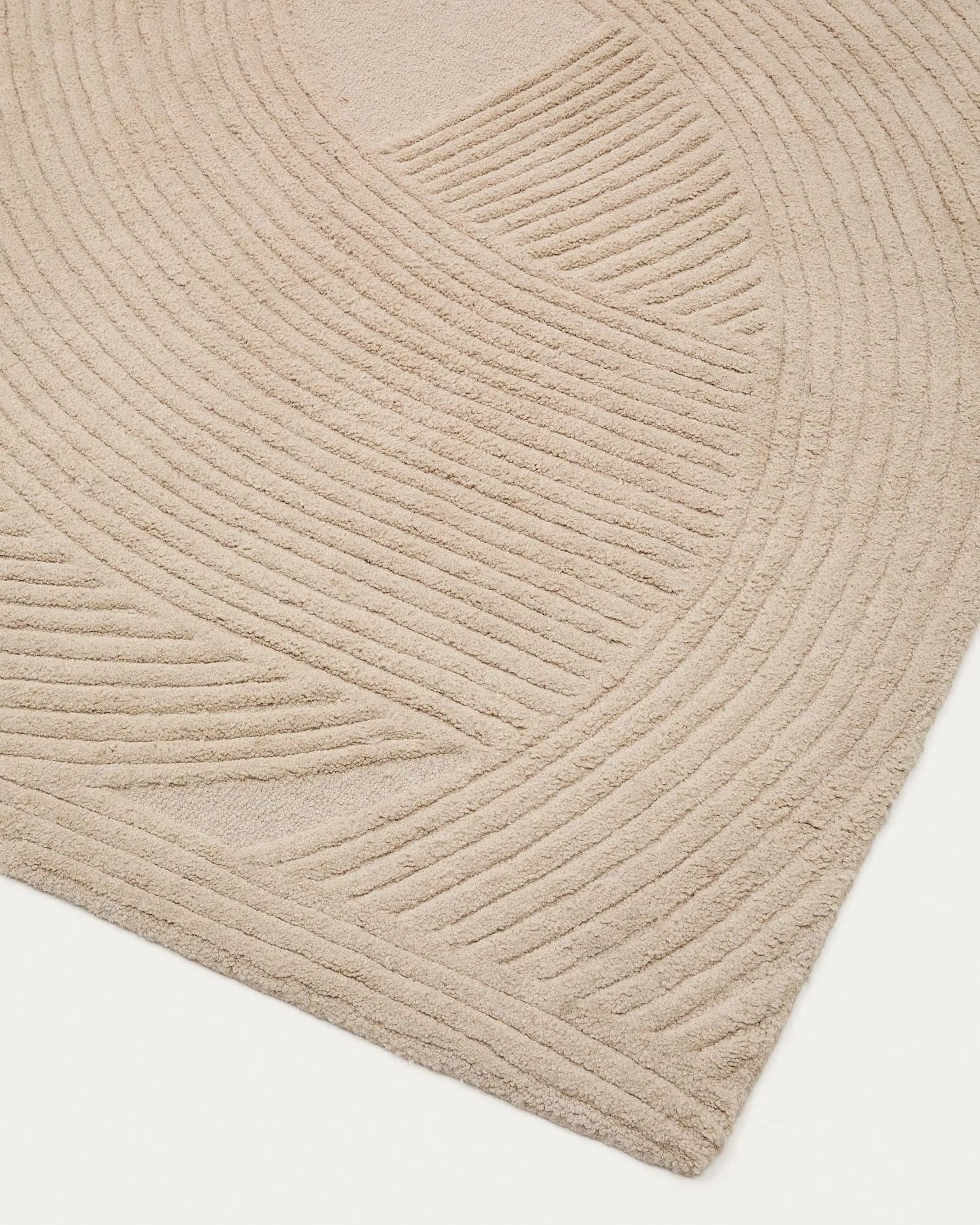 Eleganter Teppich Domm aus weißer Wolle, 160x230 cm, von Kave Home. Perfekt für moderne und gemütliche Wohnräume.